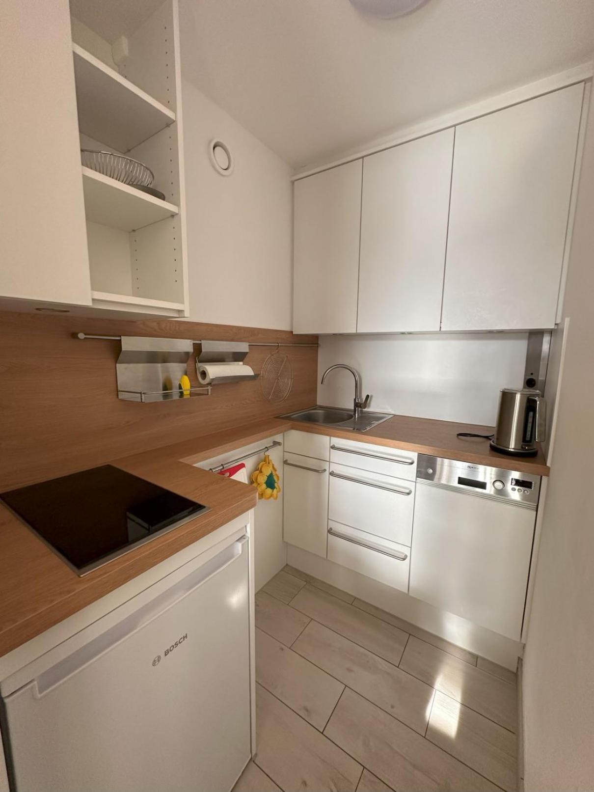 One-Bedroom Apartment with Balcony photo 3