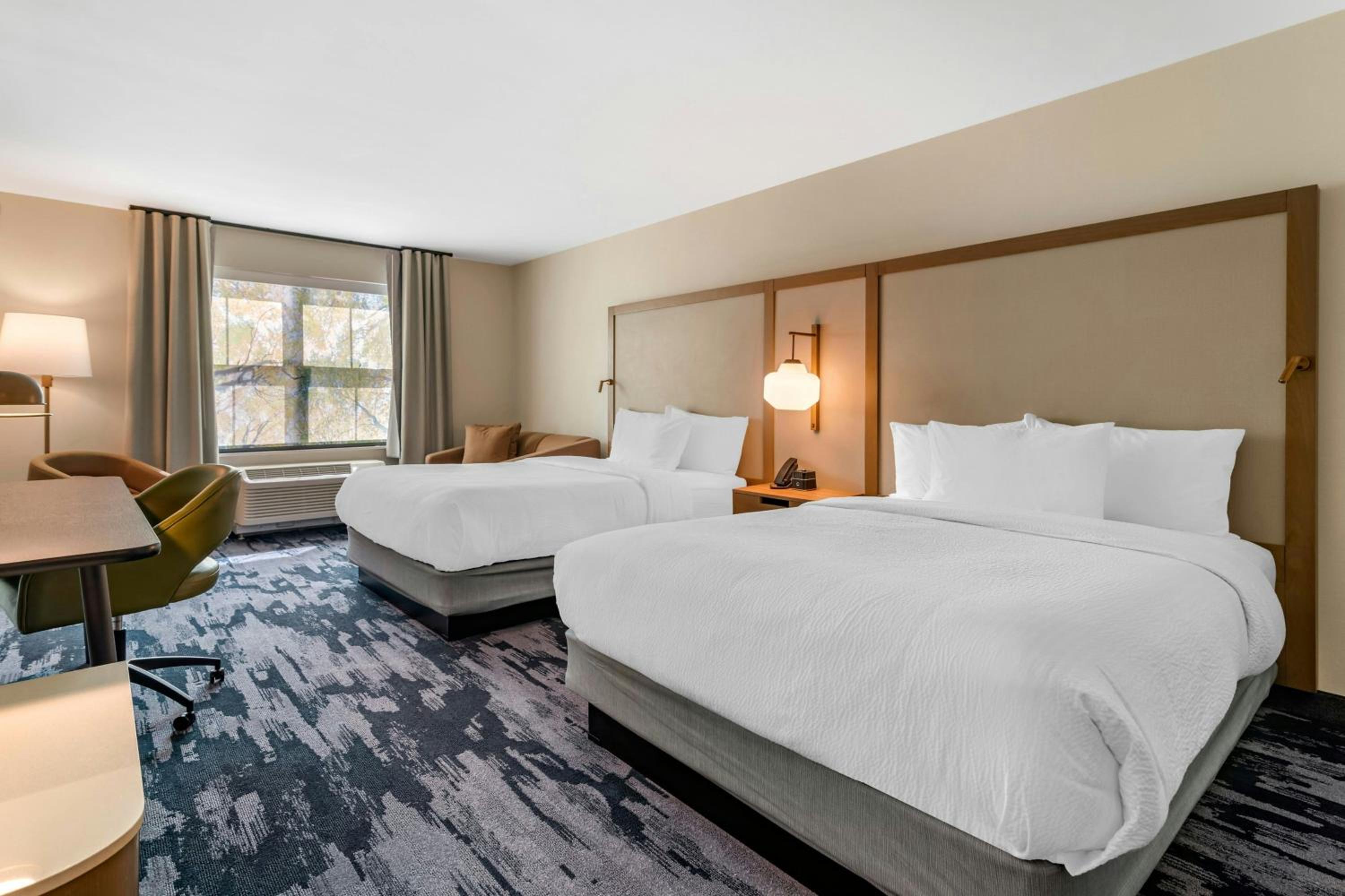 Queen Room with Two Queen Beds - Hearing Accessible - Photo 5