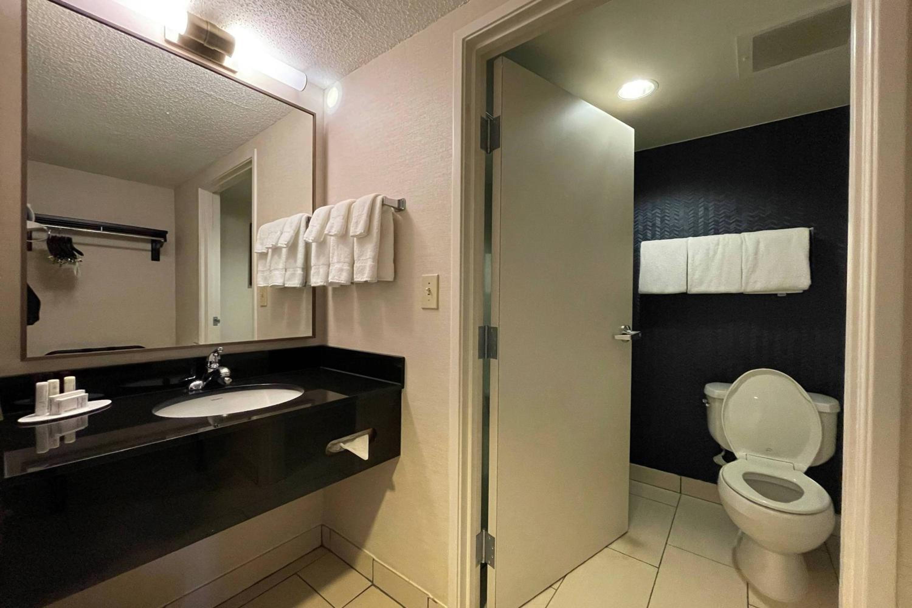 Queen Room with Two Queen Beds and Bathtub - Mobility Access/Hearing Accessible - Photo 4