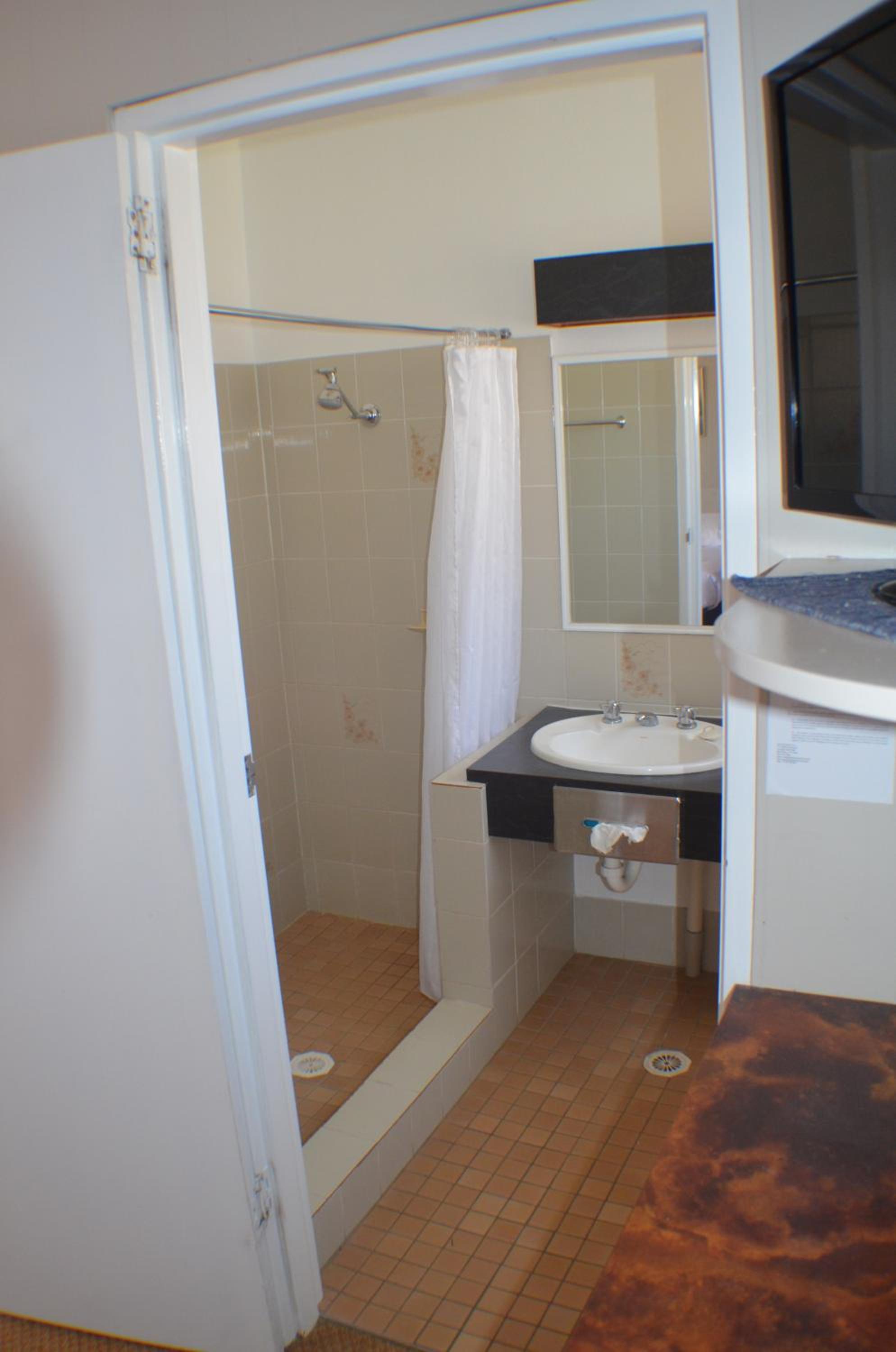 Standard Twin Room - No Pets photo 3