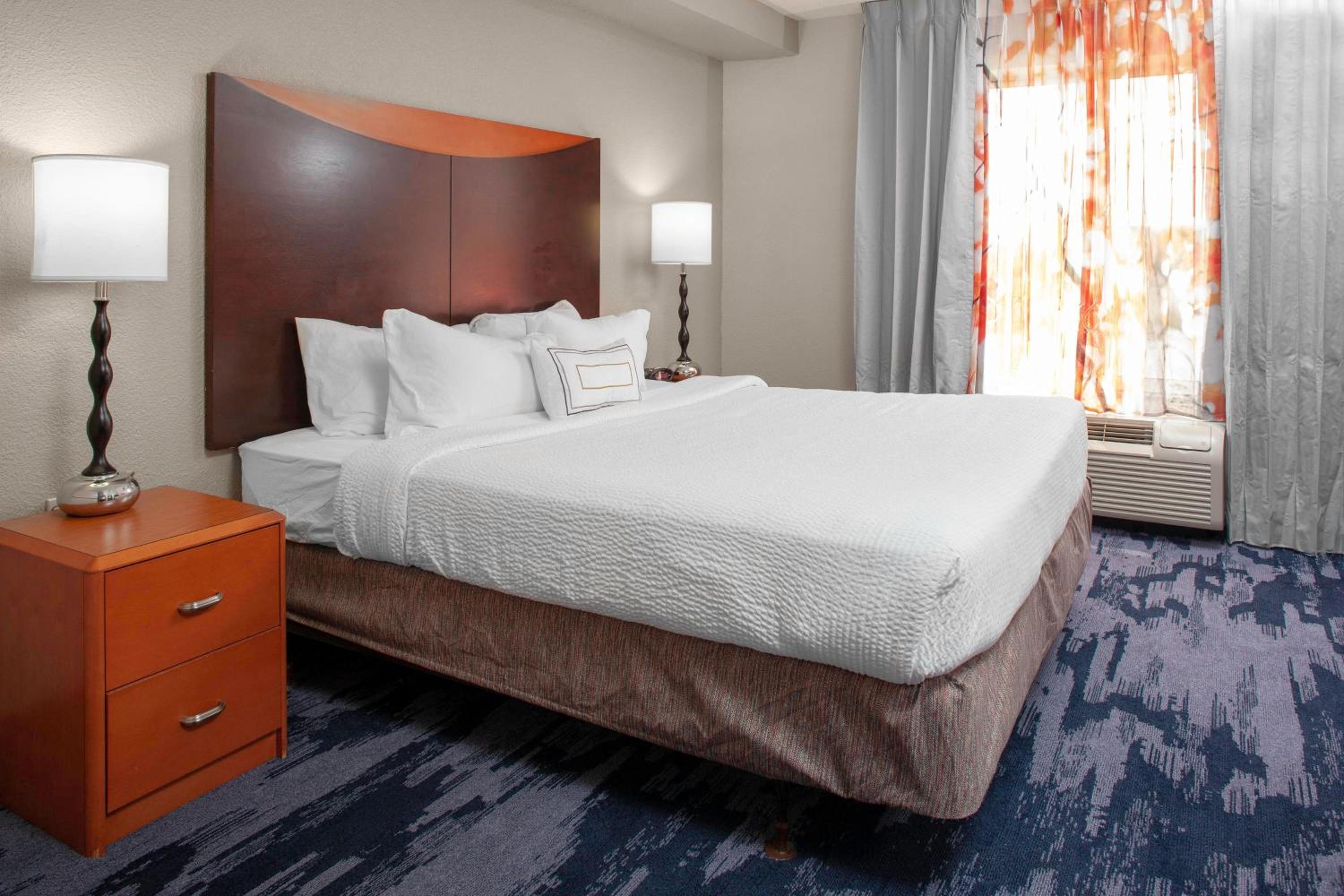 King Room with Roll-in Shower - Mobility and Hearing Accessible - Photo 1