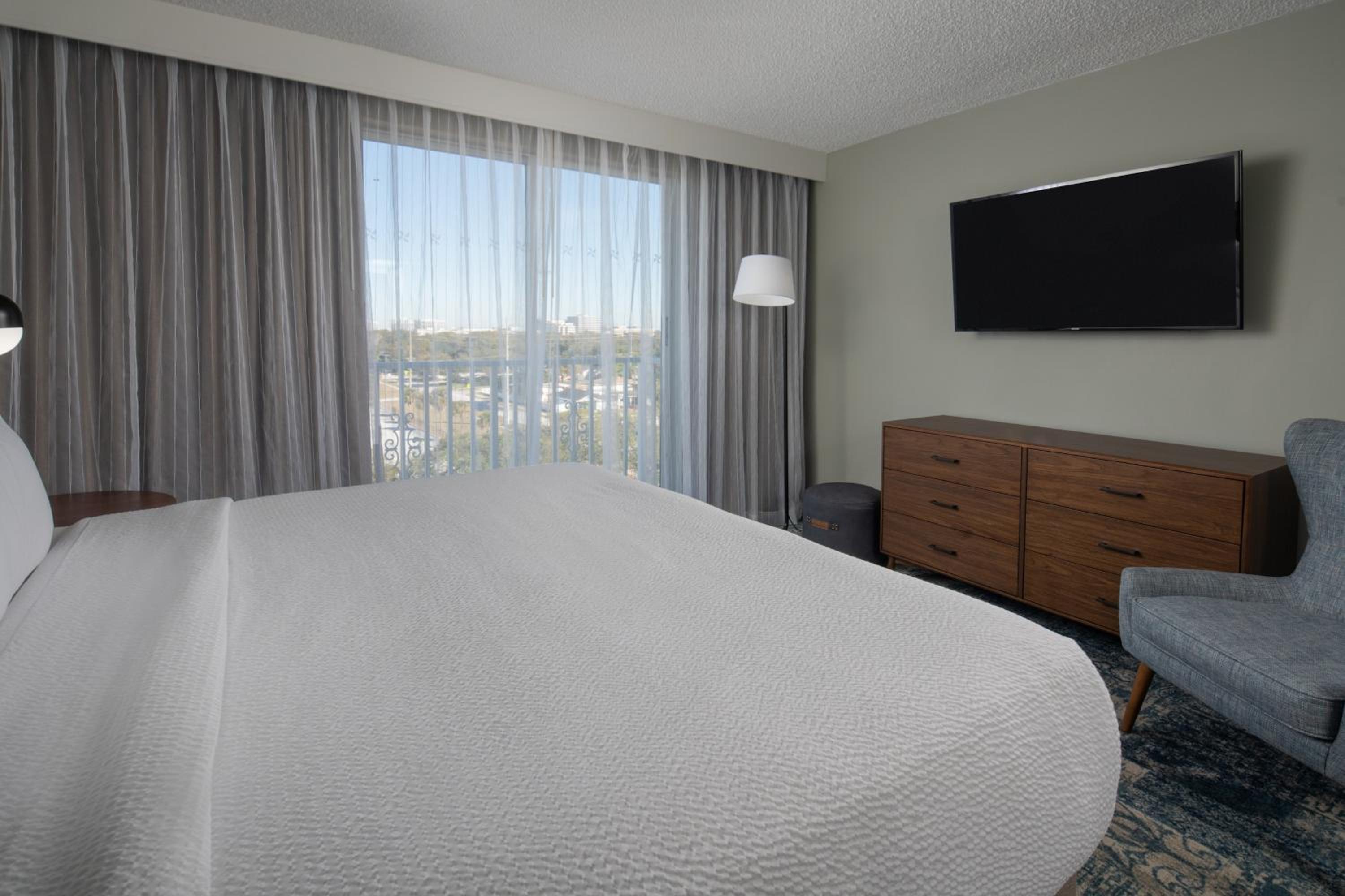 Spacious, 1 Bedroom Suite, 1 King, Sofa bed (Mobility &amp; Hearing Accessible w/ Roll-in Shower) - Photo 5