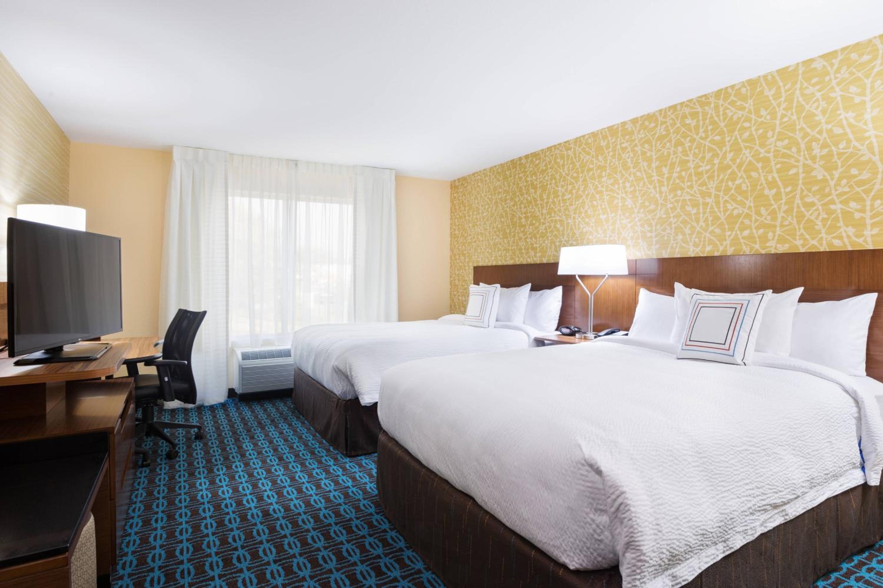 Queen Room with Two Queen Beds - Hearing Accessible