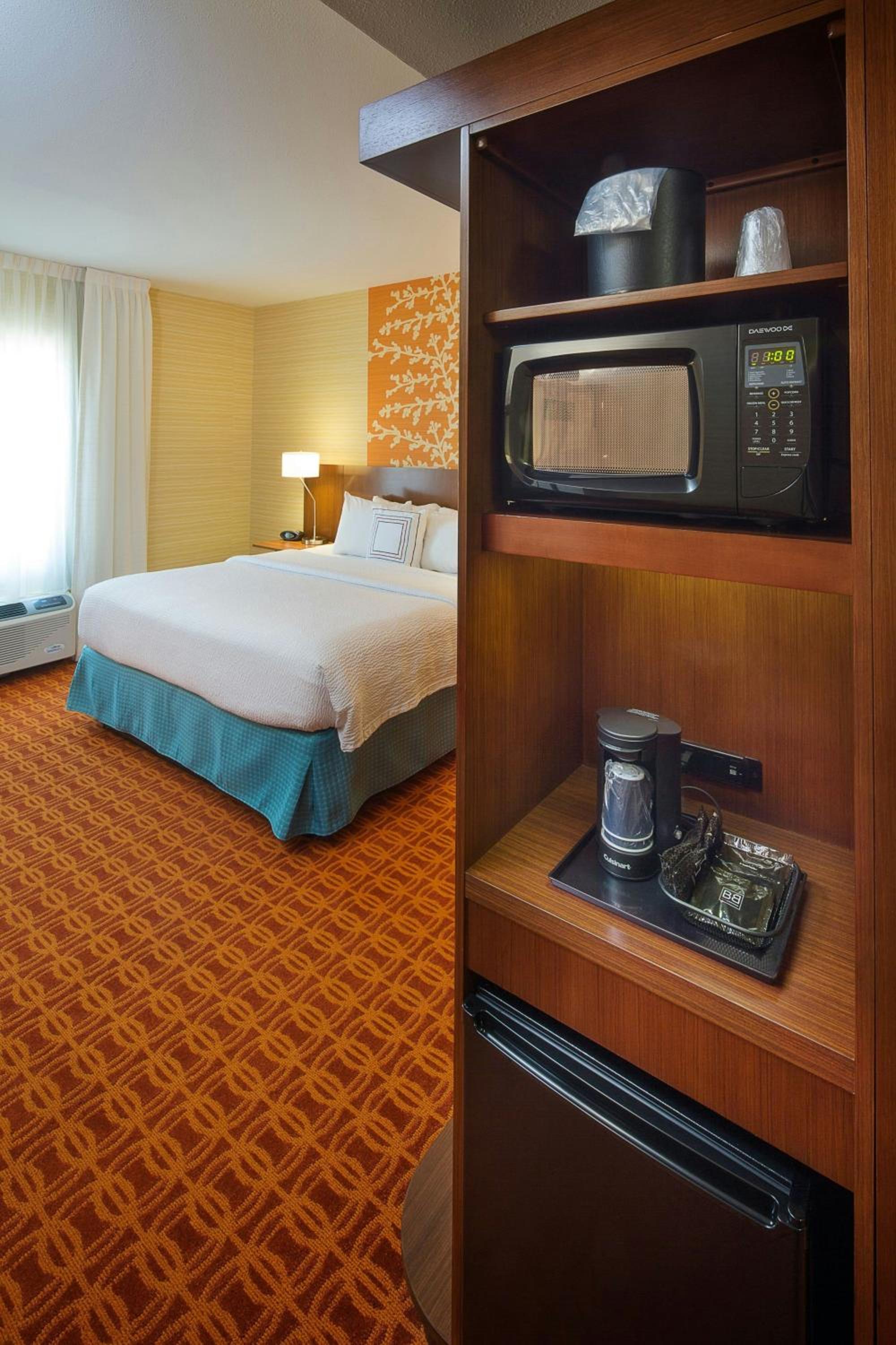 Queen Room with Two Queen Beds photo 2