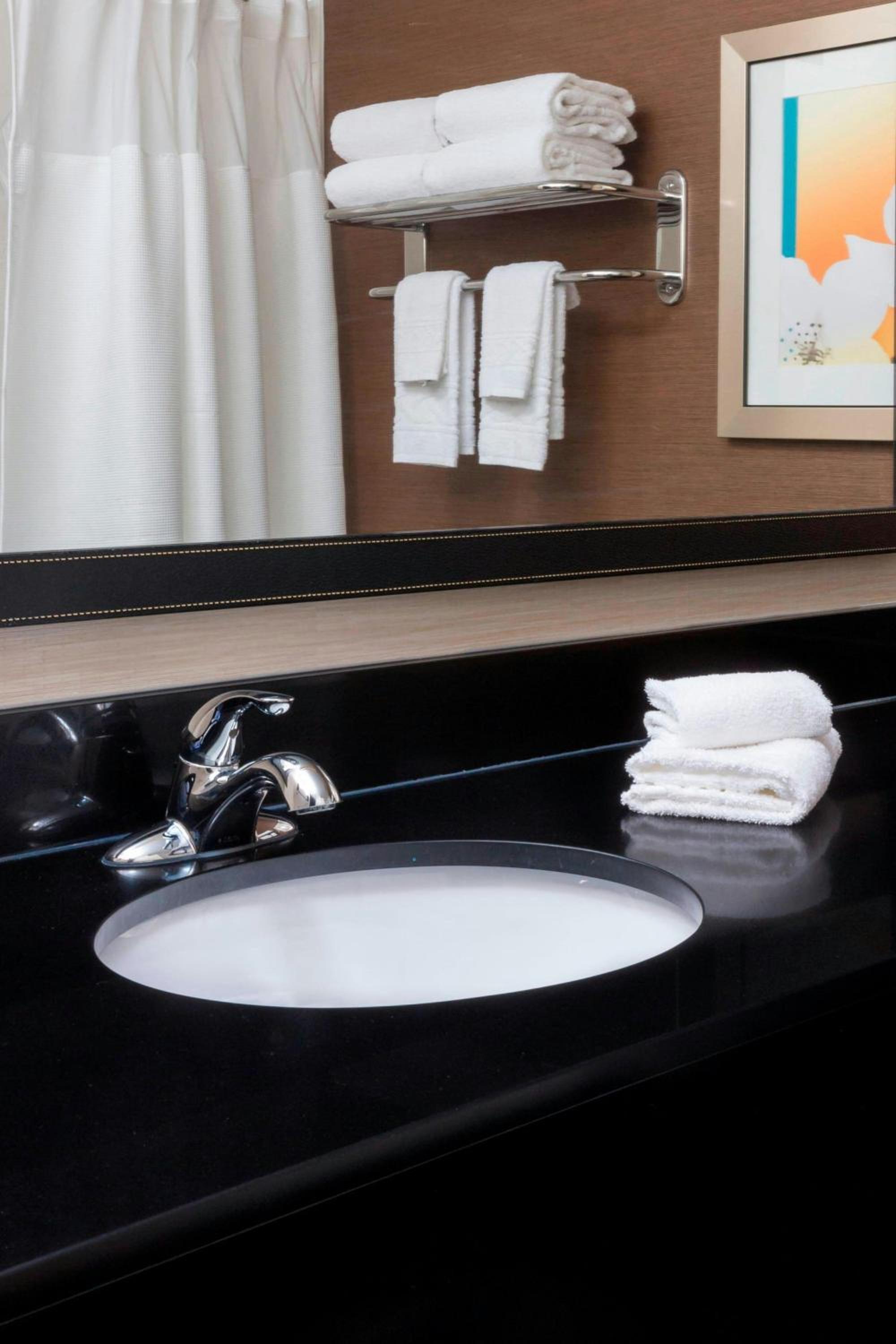 King Room - Hearing Accessible - Photo 3