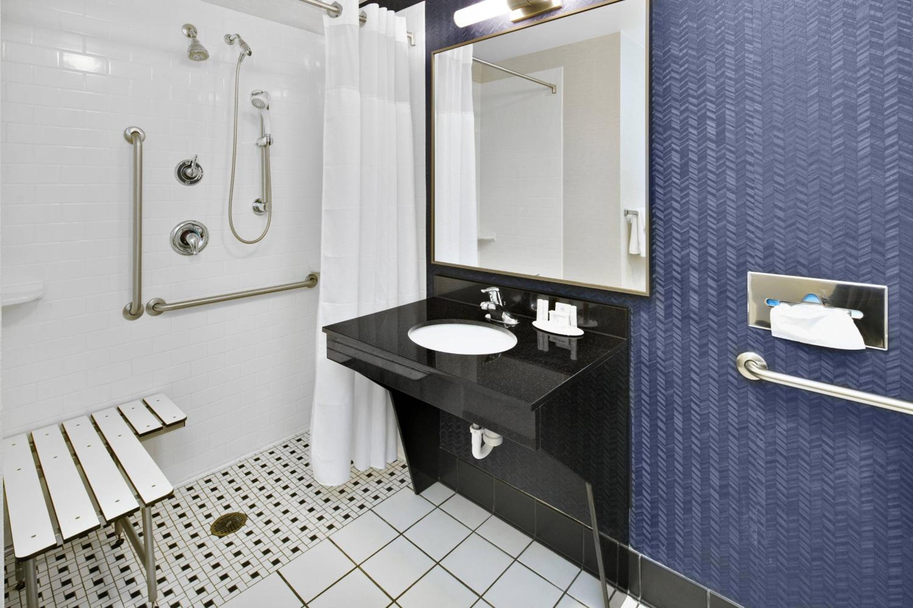 King Room - Hearing Accessible - Photo 2