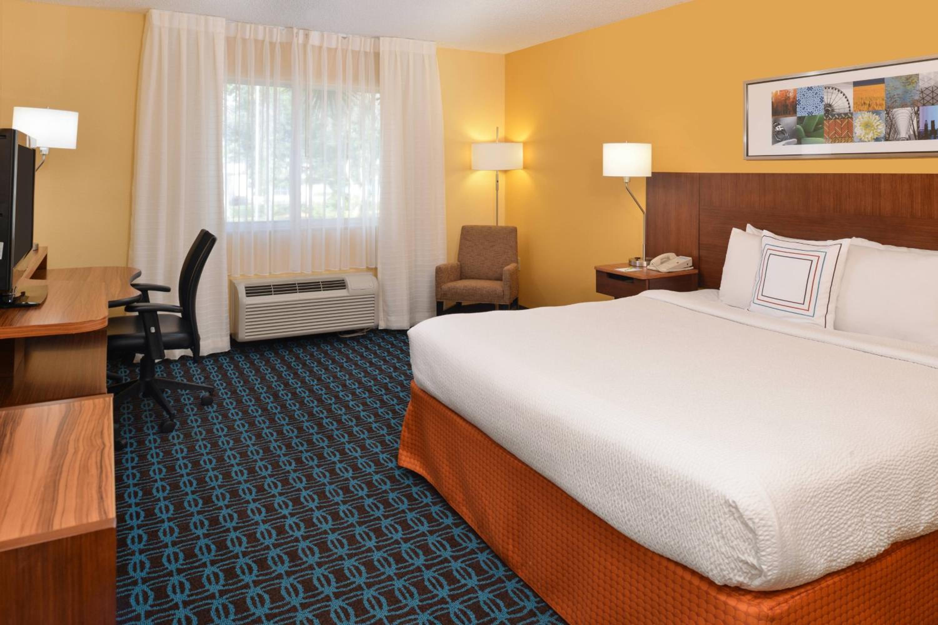 King Room with Adapted Tub - Mobility and Hearing Accessible