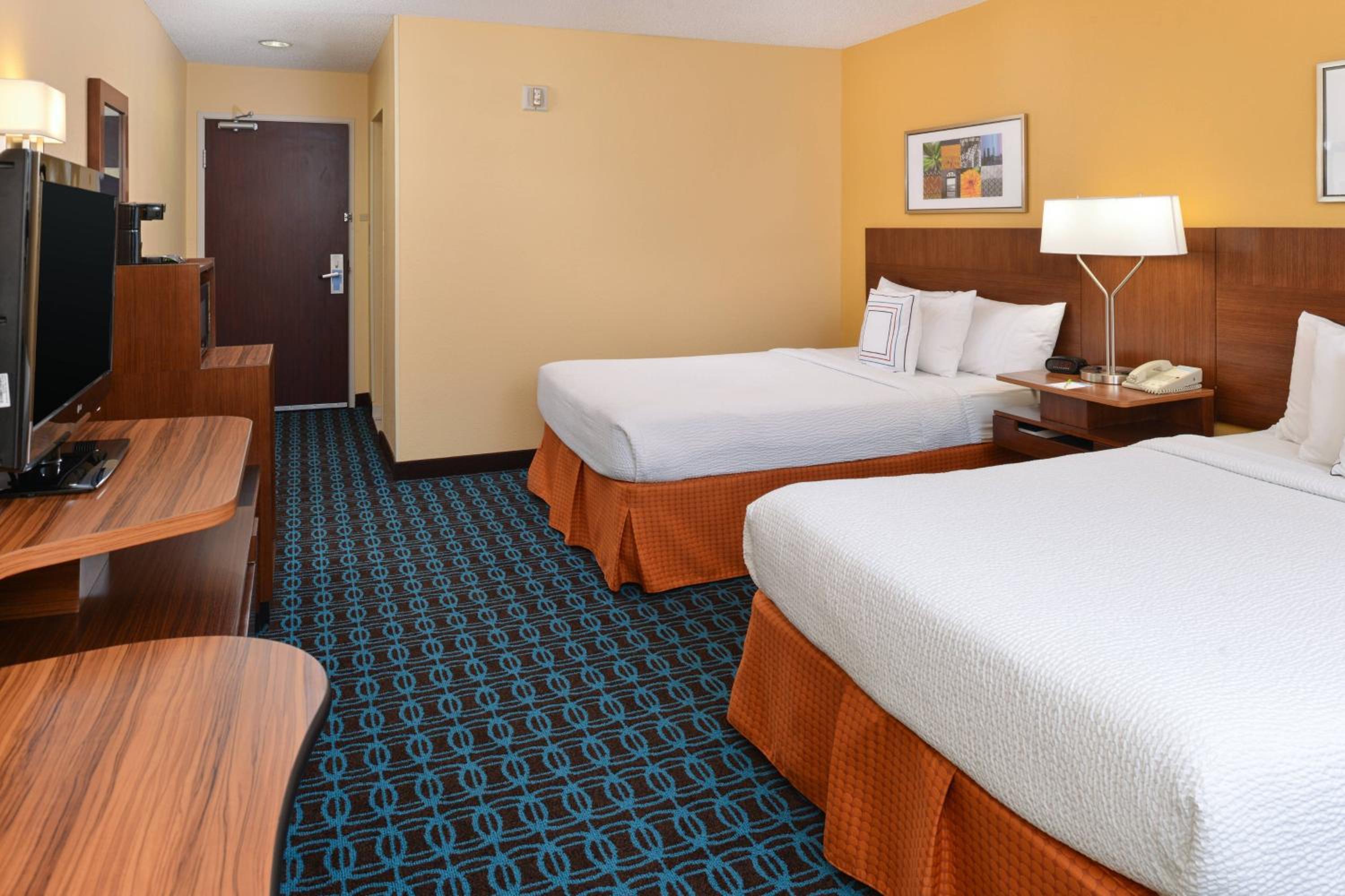 Double Room with Two Double Beds - Hearing Accessible  - Photo 5