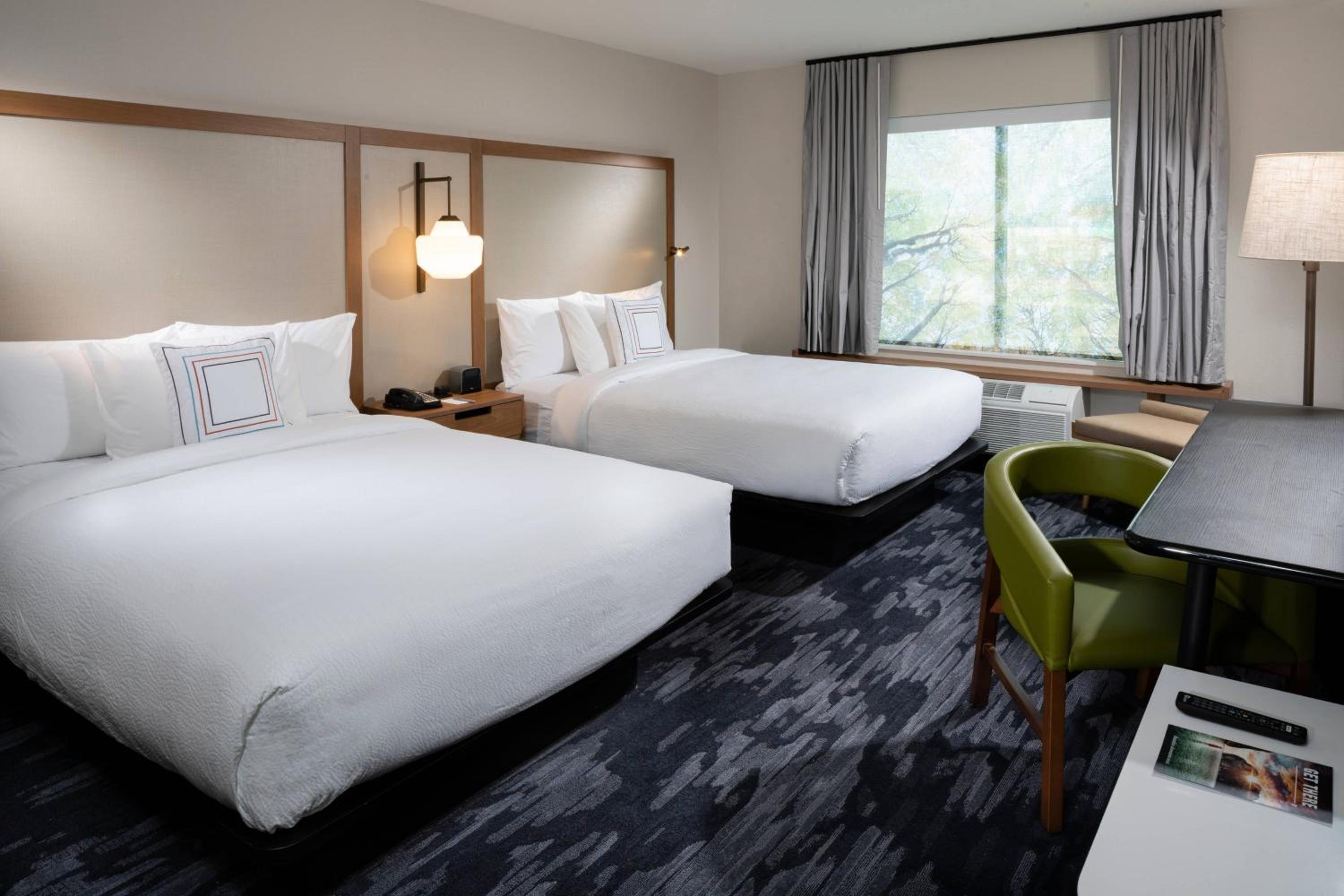 Queen Room with Two Queen Beds - Hearing Accessible