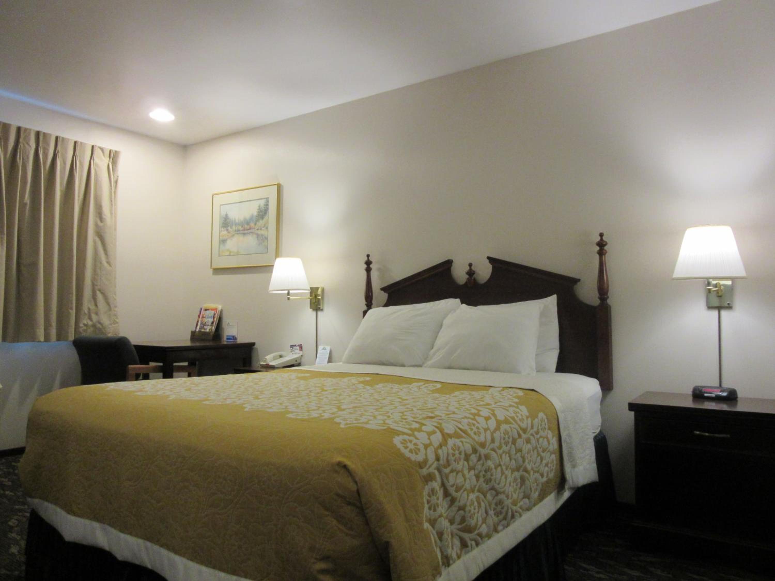 1 King Bed, Studio Suite, Non-Smoking - Photo 1