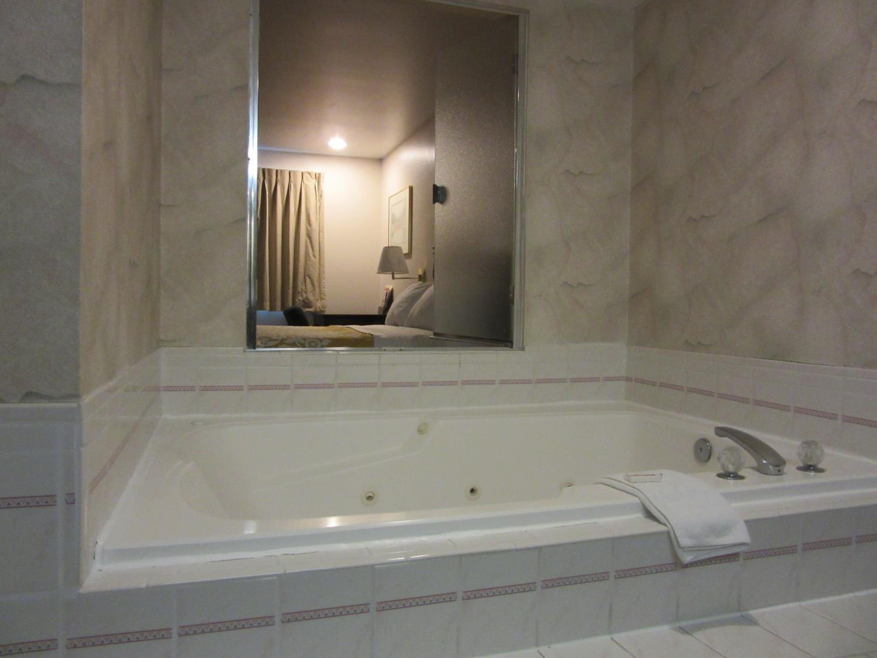 1 King Bed, Studio Suite, Non-Smoking - Photo 2