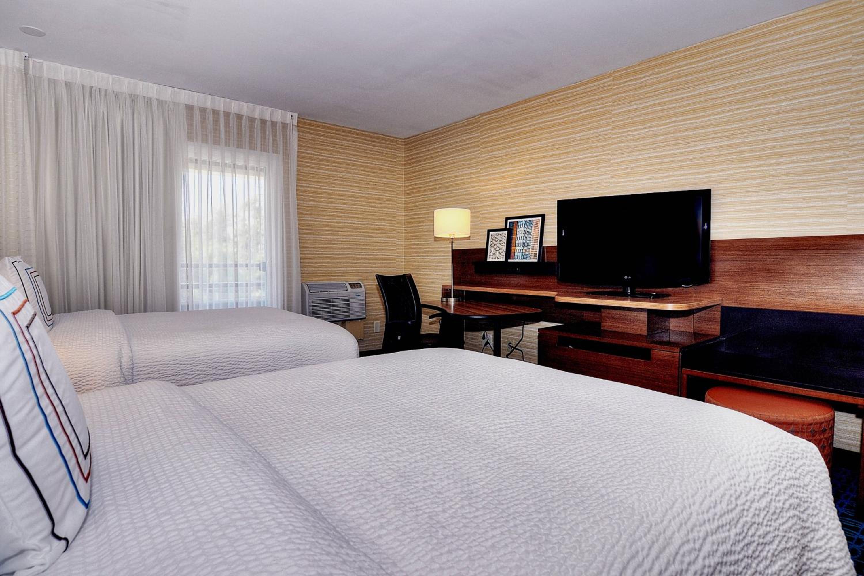 Double Room with Two Double Beds - Hearing Accessible  - Photo 3