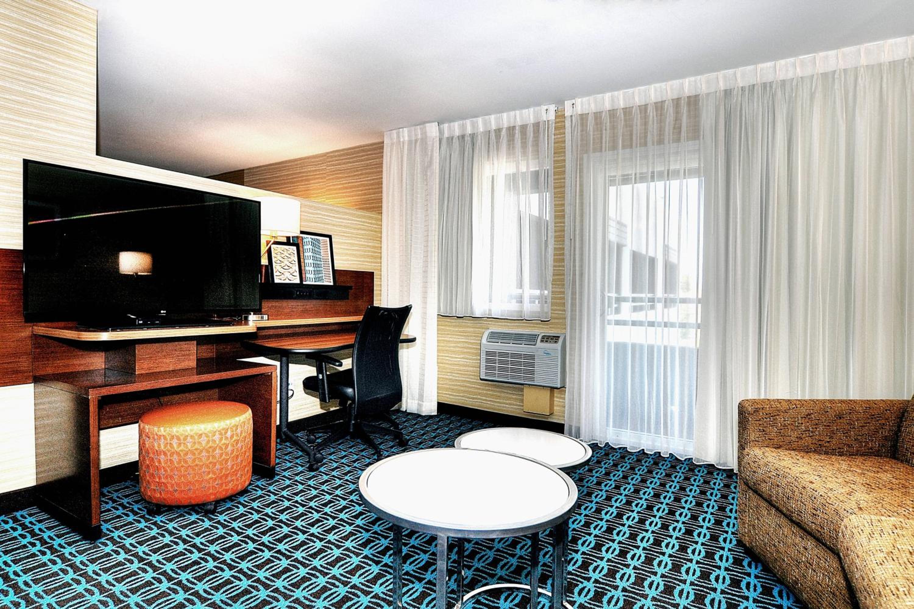 One-Bedroom Double Suite with Sofa Bed and Balcony - Hearing Accessible - Photo 2