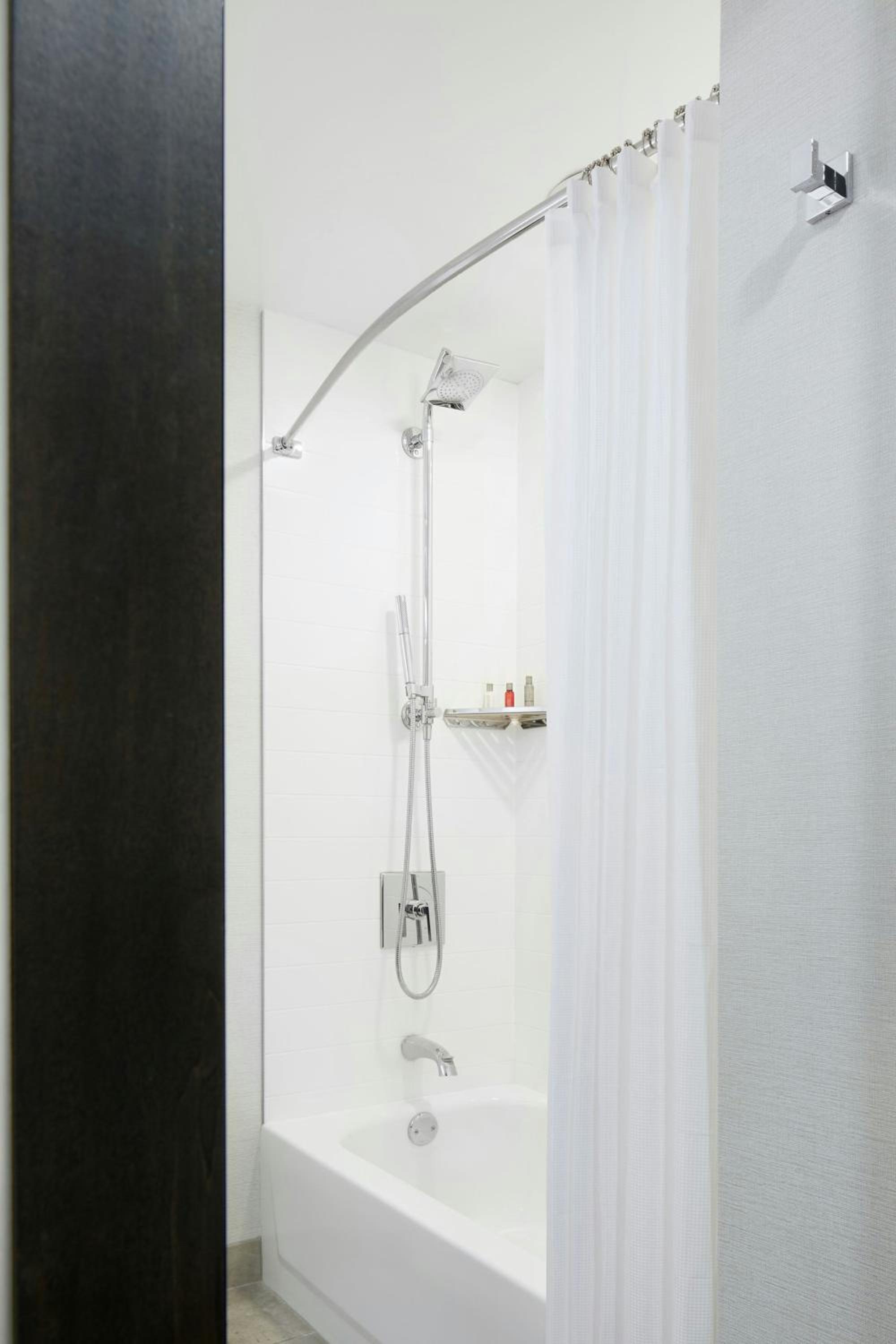 Double Room with Two Double Beds - Hearing Accessible  - Photo 5