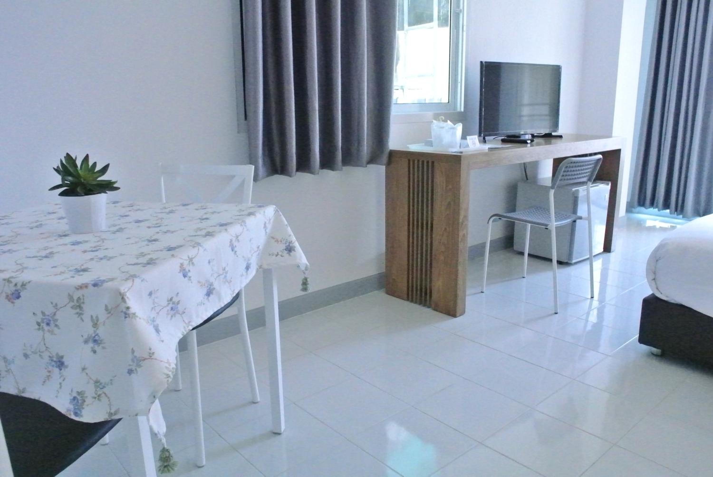 Double Room with Balcony - Photo 5