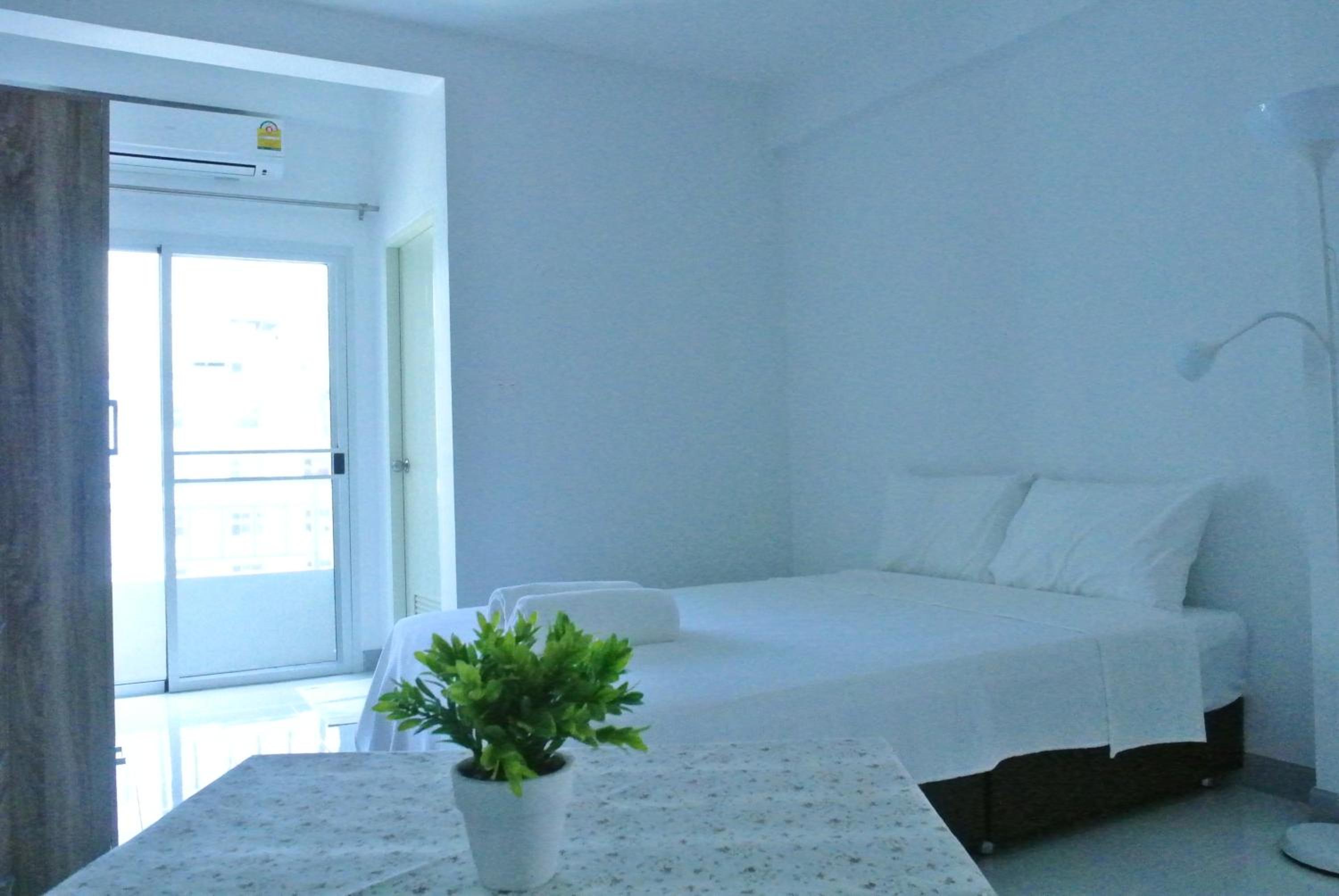 Double Room with Balcony - Photo 3