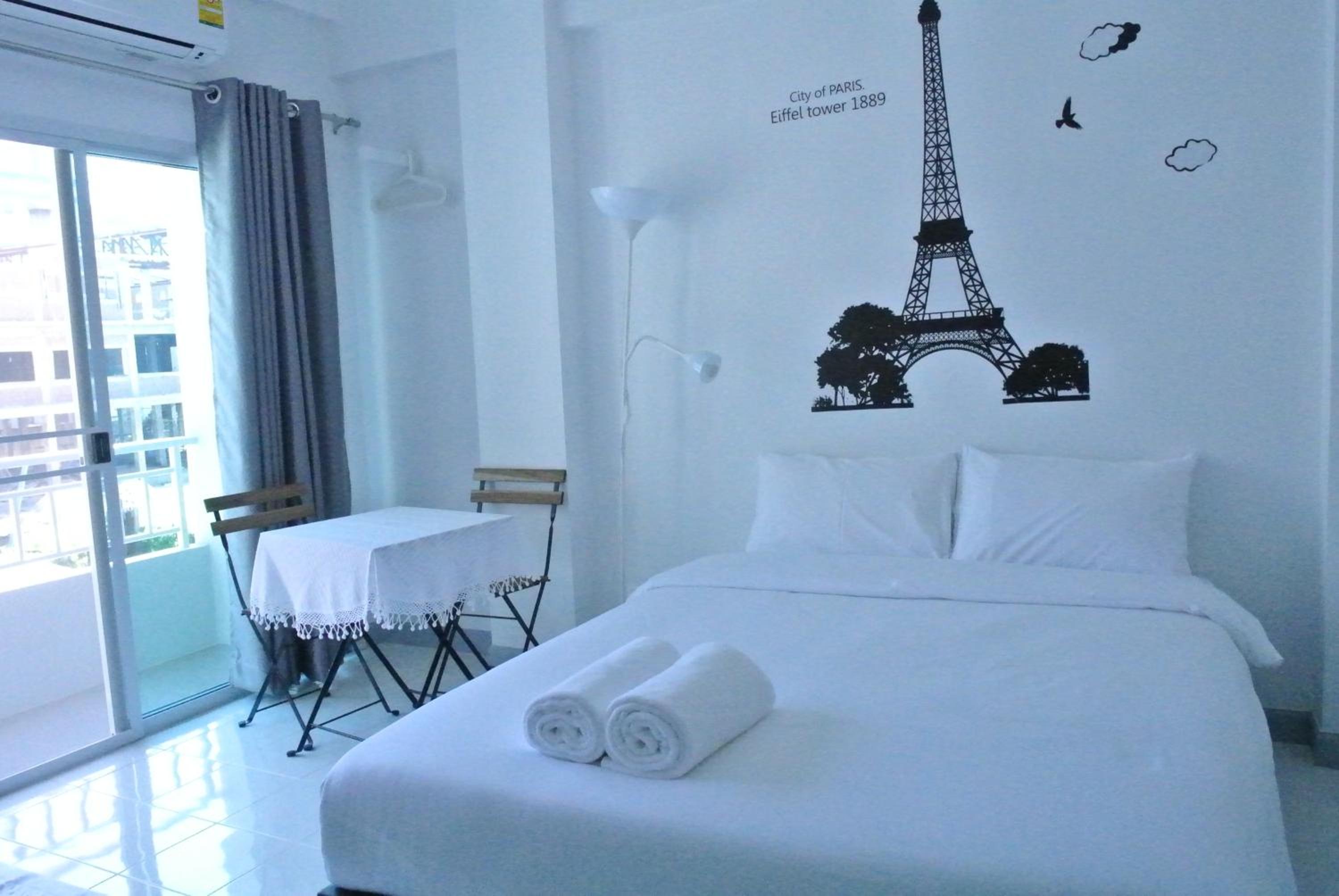 Double Room with Balcony - Photo 1