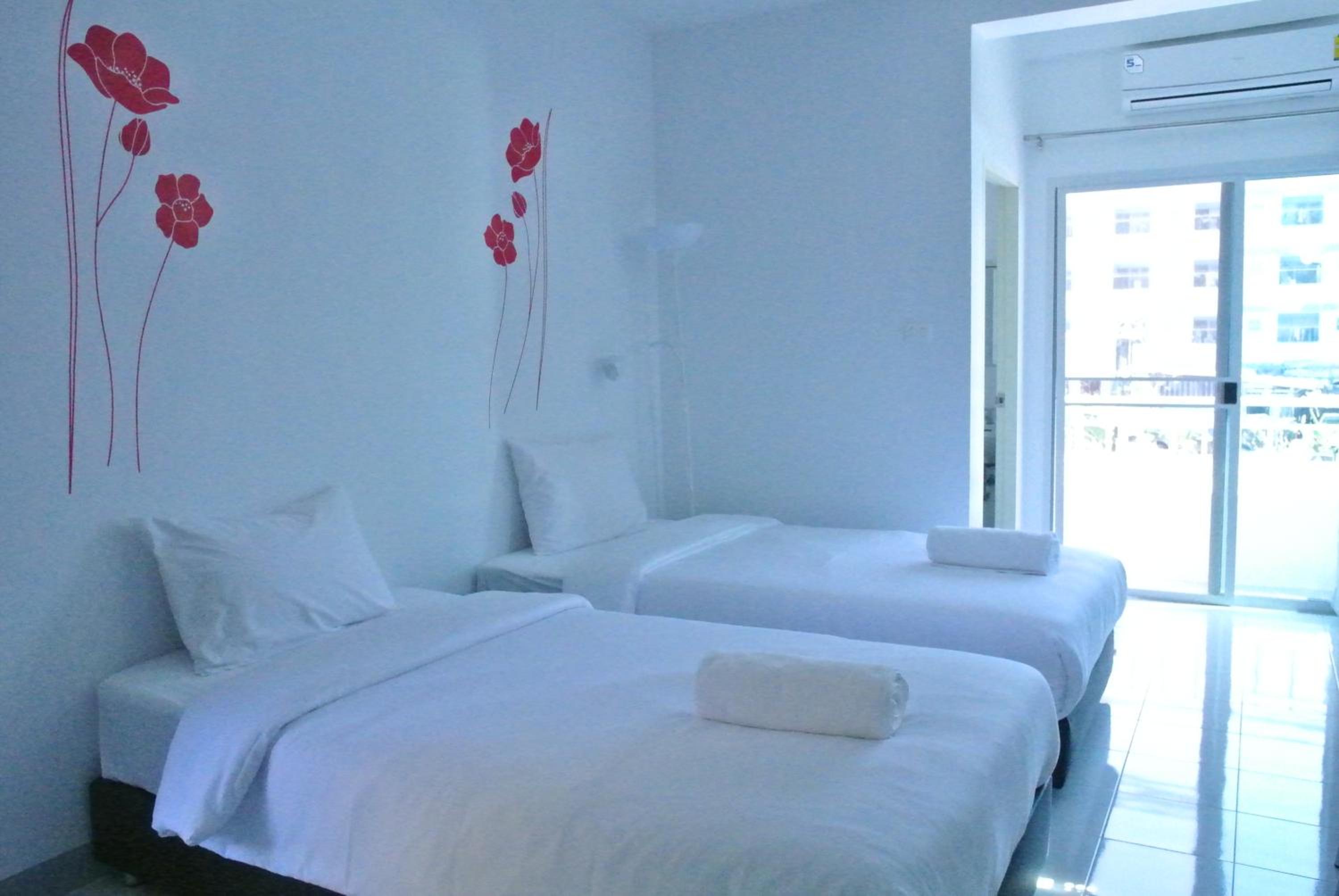 Twin Room with Balcony - Photo 5
