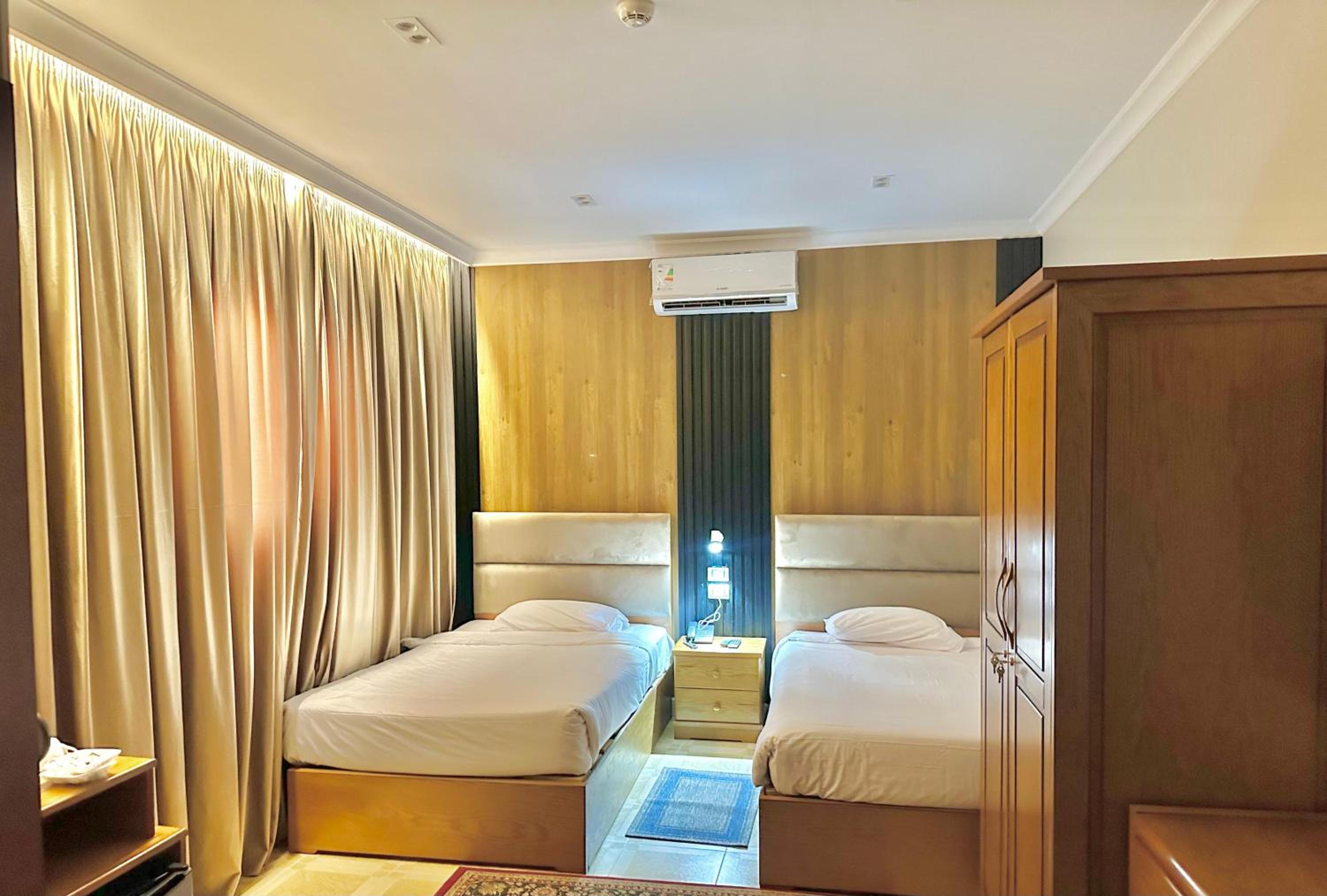 Deluxe Queen Room