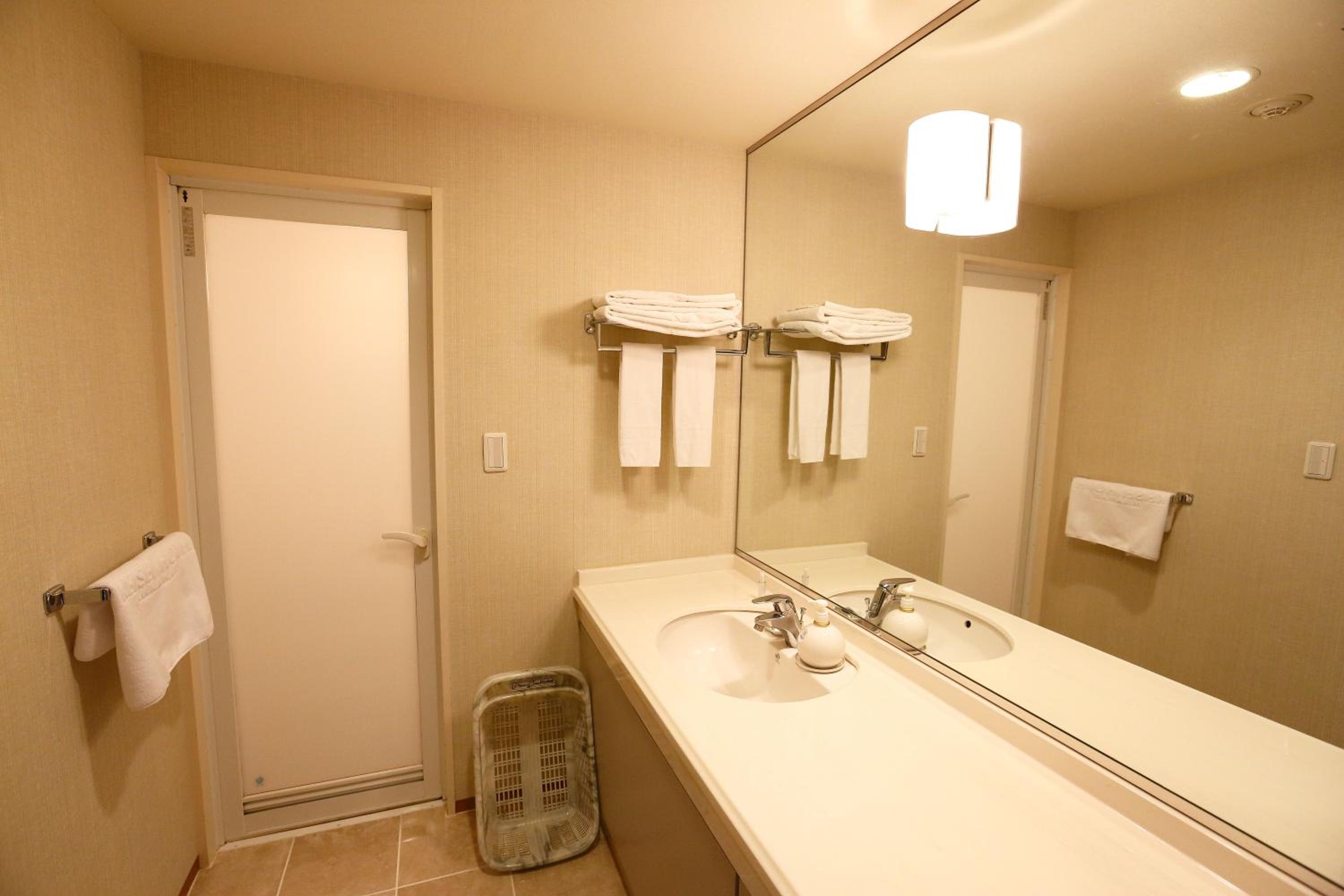 Deluxe Twin Room - Non-Smoking photo 3
