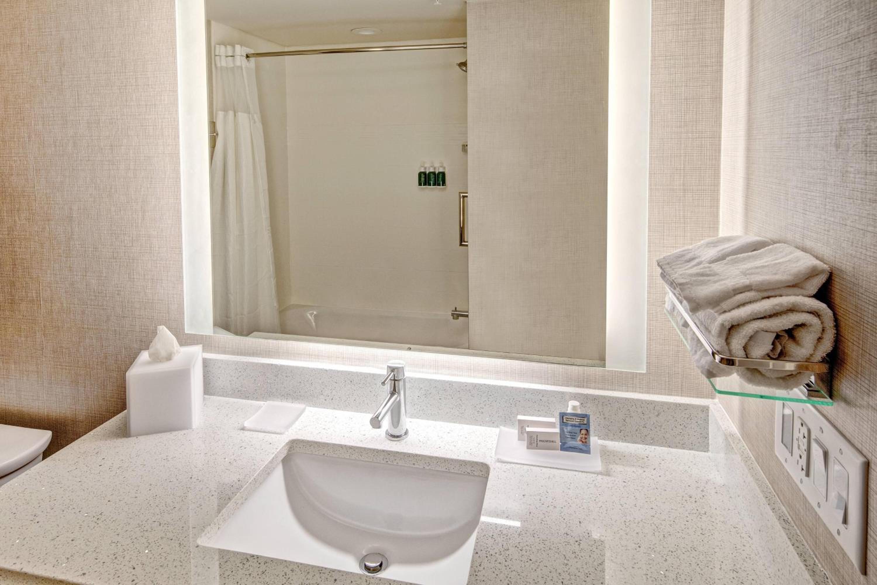 Studio with Two Queen Beds and Roll-In Shower - Mobility and Hearing Accessible