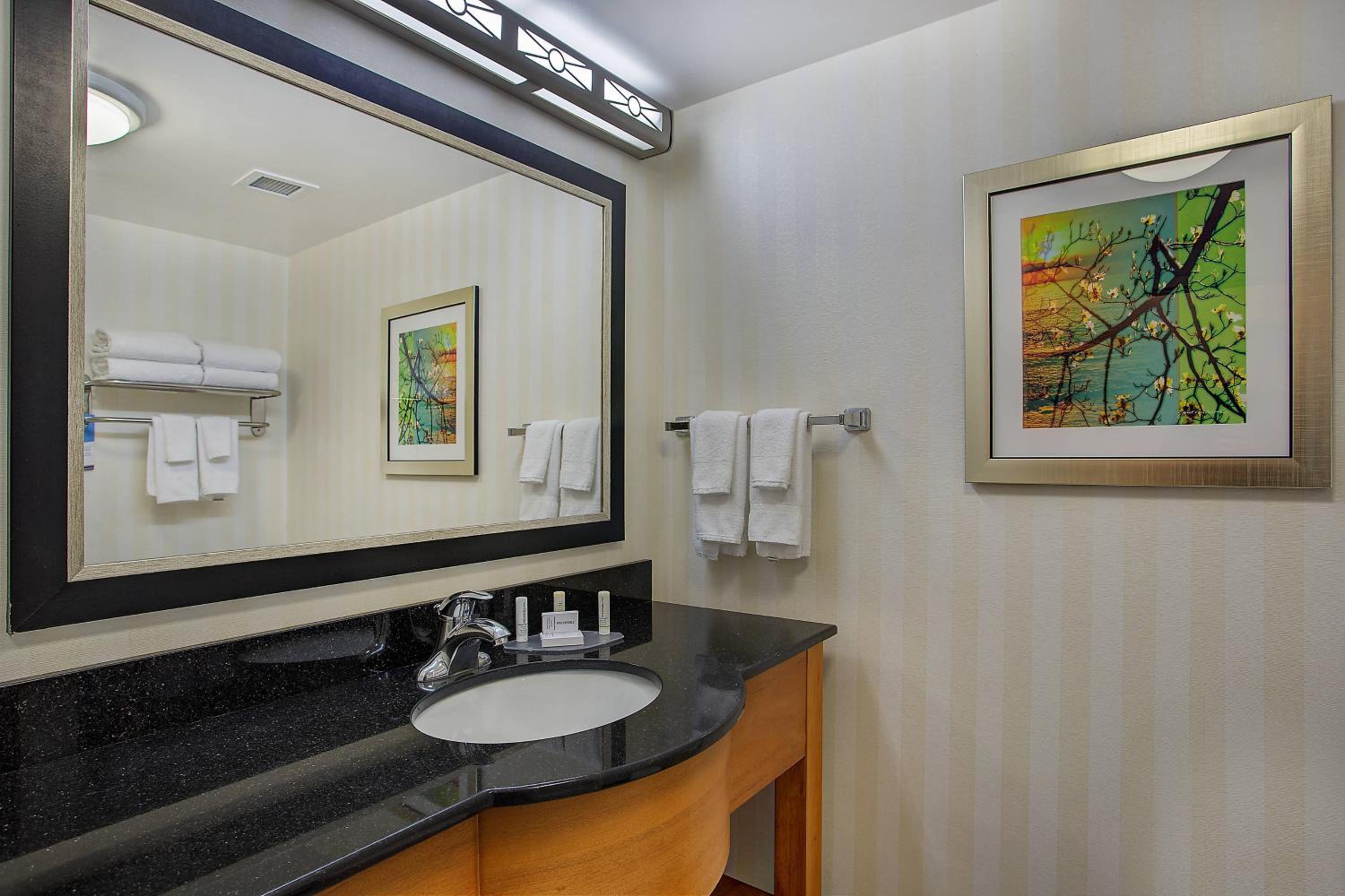 King Room - Hearing Accessible - Photo 3