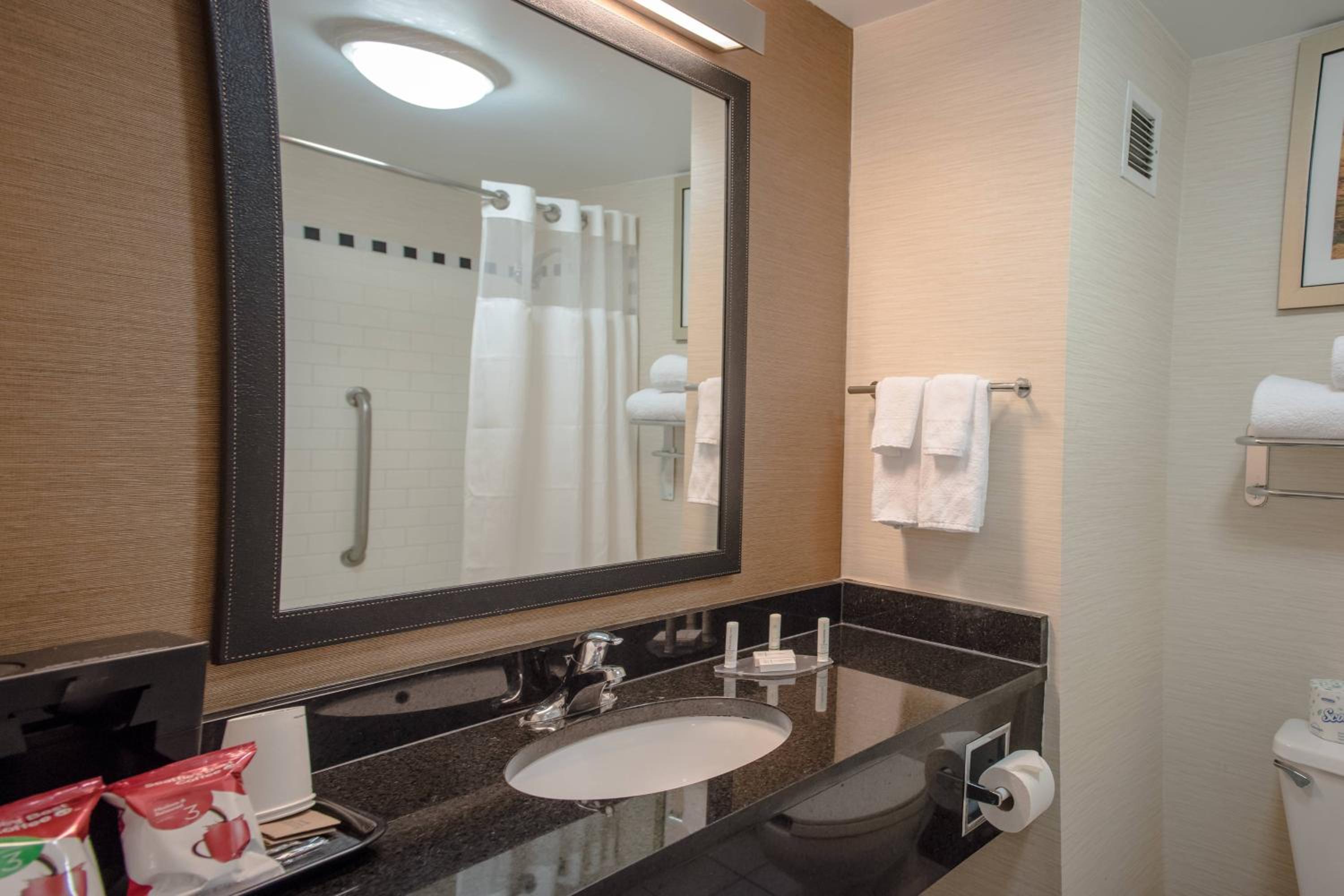 Queen Room with Two Queen Beds and Roll-In Shower - Mobility Access - Photo 2
