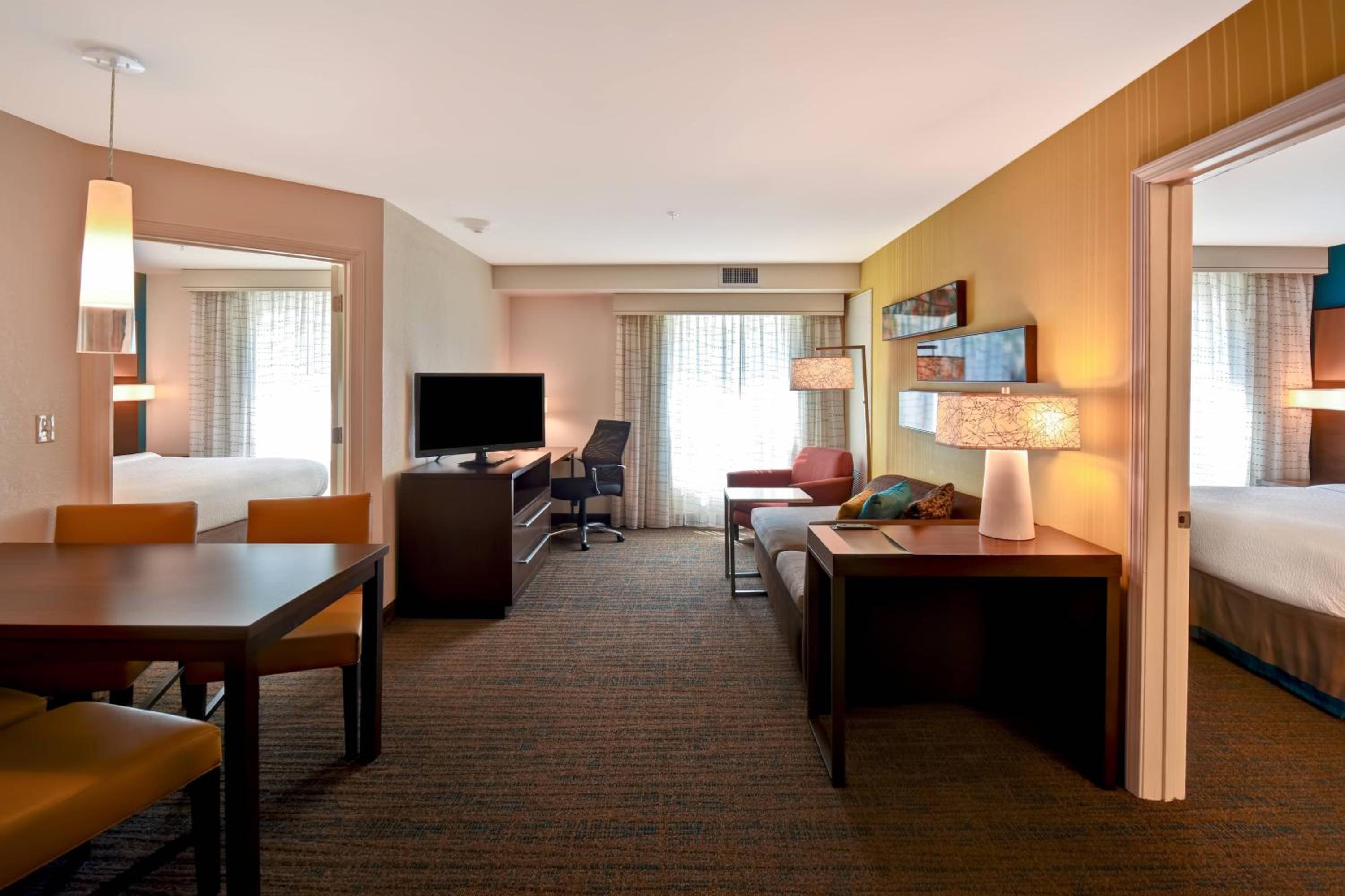 Two-Bedroom Suite with Roll-in Shower - Mobility and Hearing Accessible