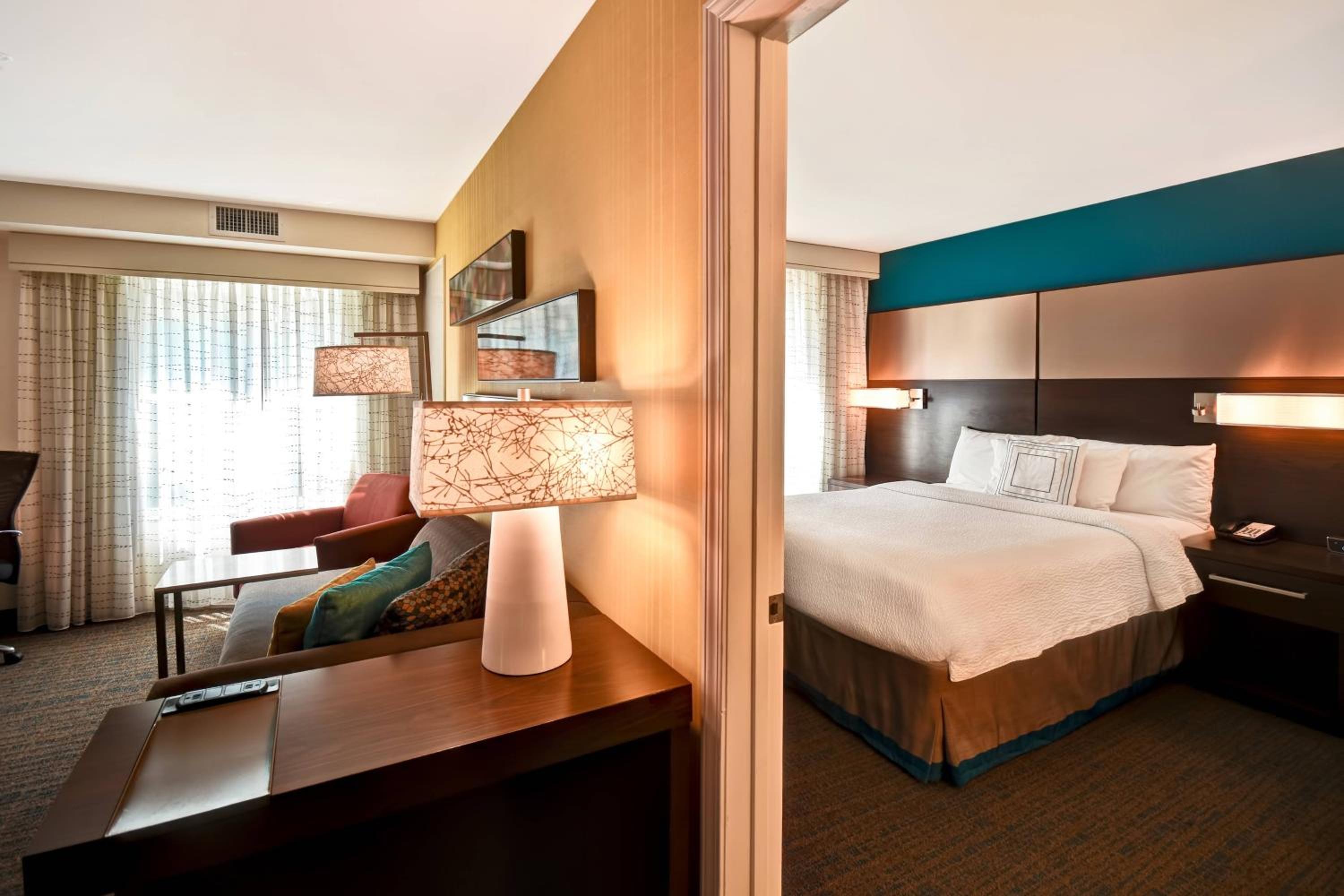 Two-Bedroom Suite with Roll-in Shower - Mobility and Hearing Accessible photo 2