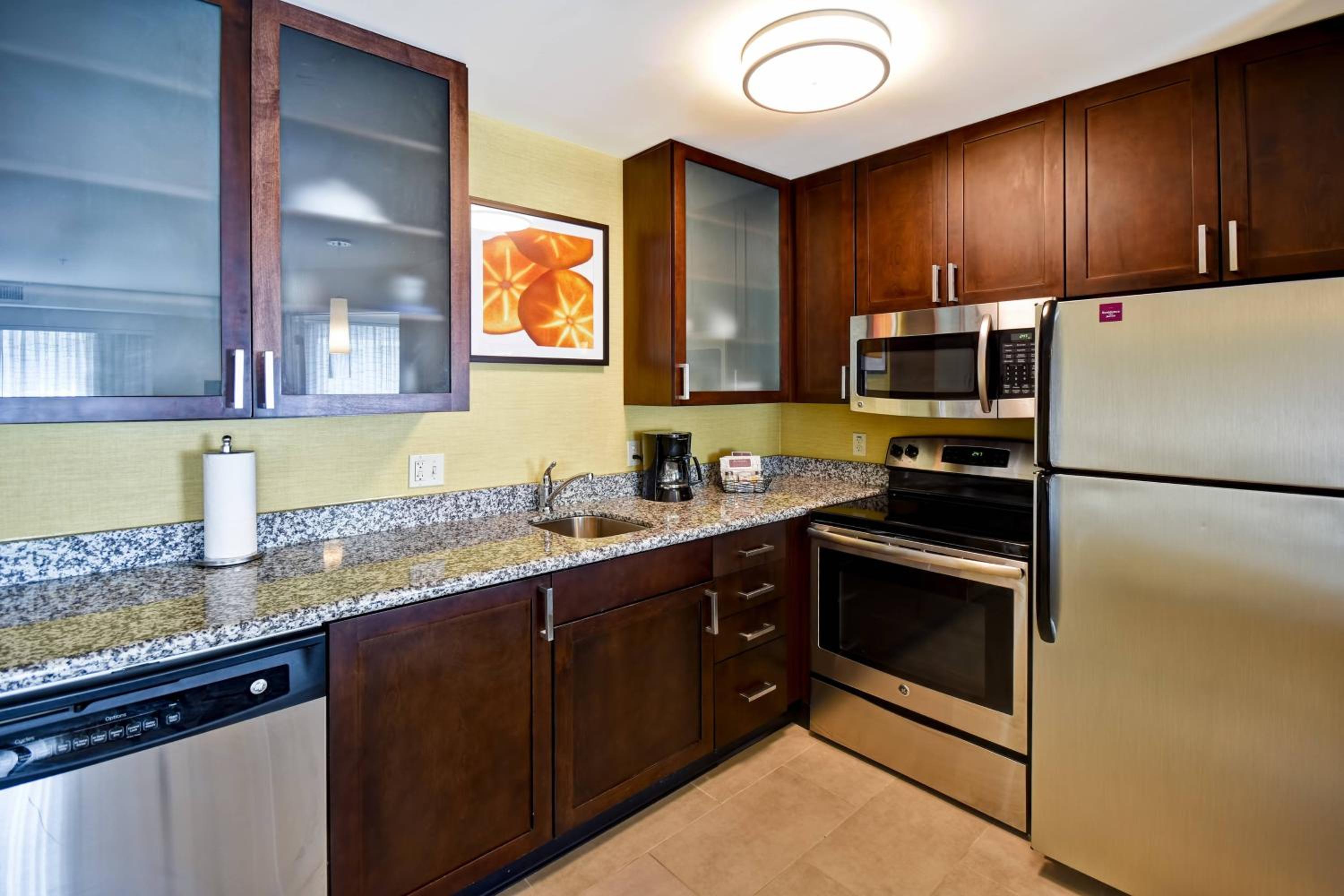 Two-Bedroom Suite with Roll-in Shower - Mobility and Hearing Accessible photo 3