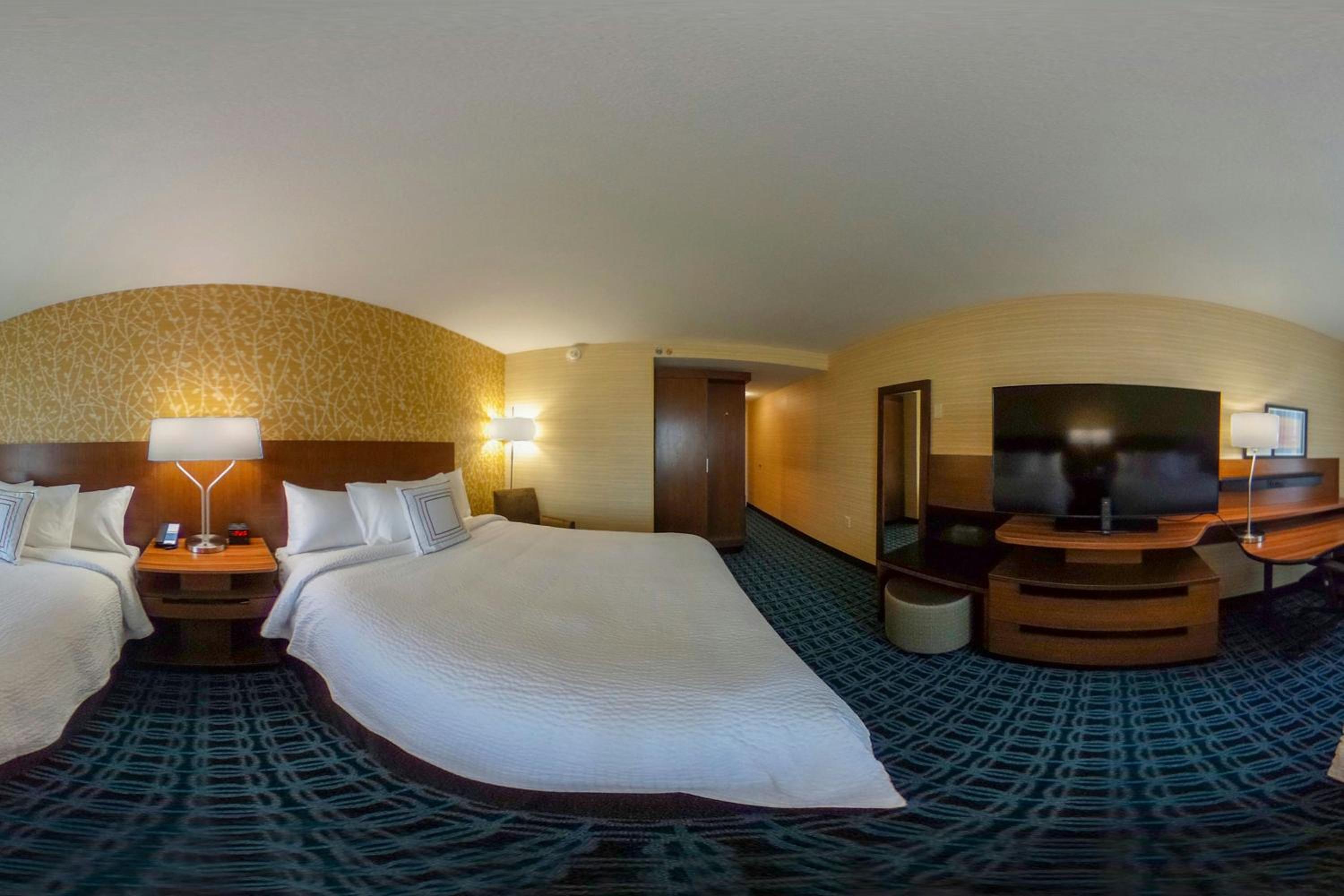 Queen Room with Two Queen Beds - Hearing Accessible - Photo 2