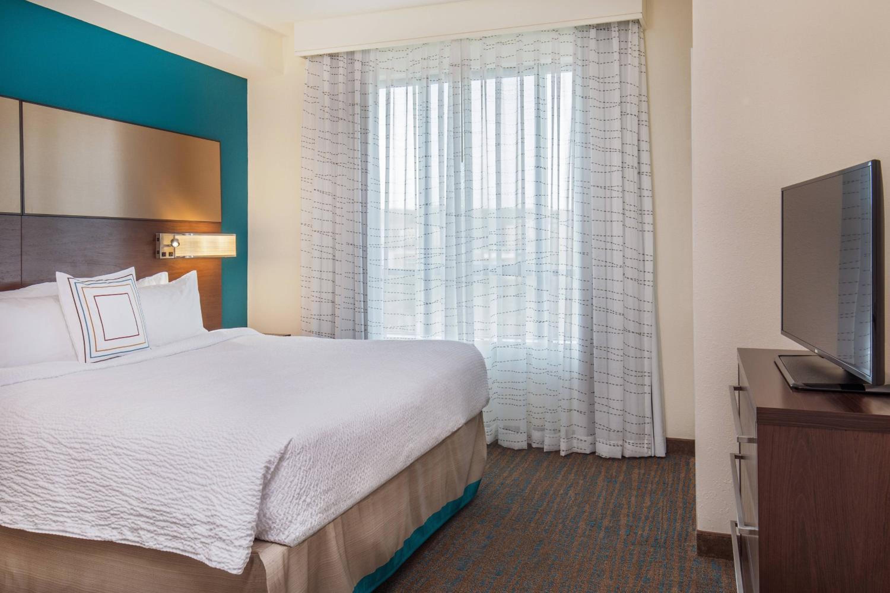 One-Bedroom King Suite with Sofa Bed and Roll-in Shower - Mobility and Hearing Accessible photo 2