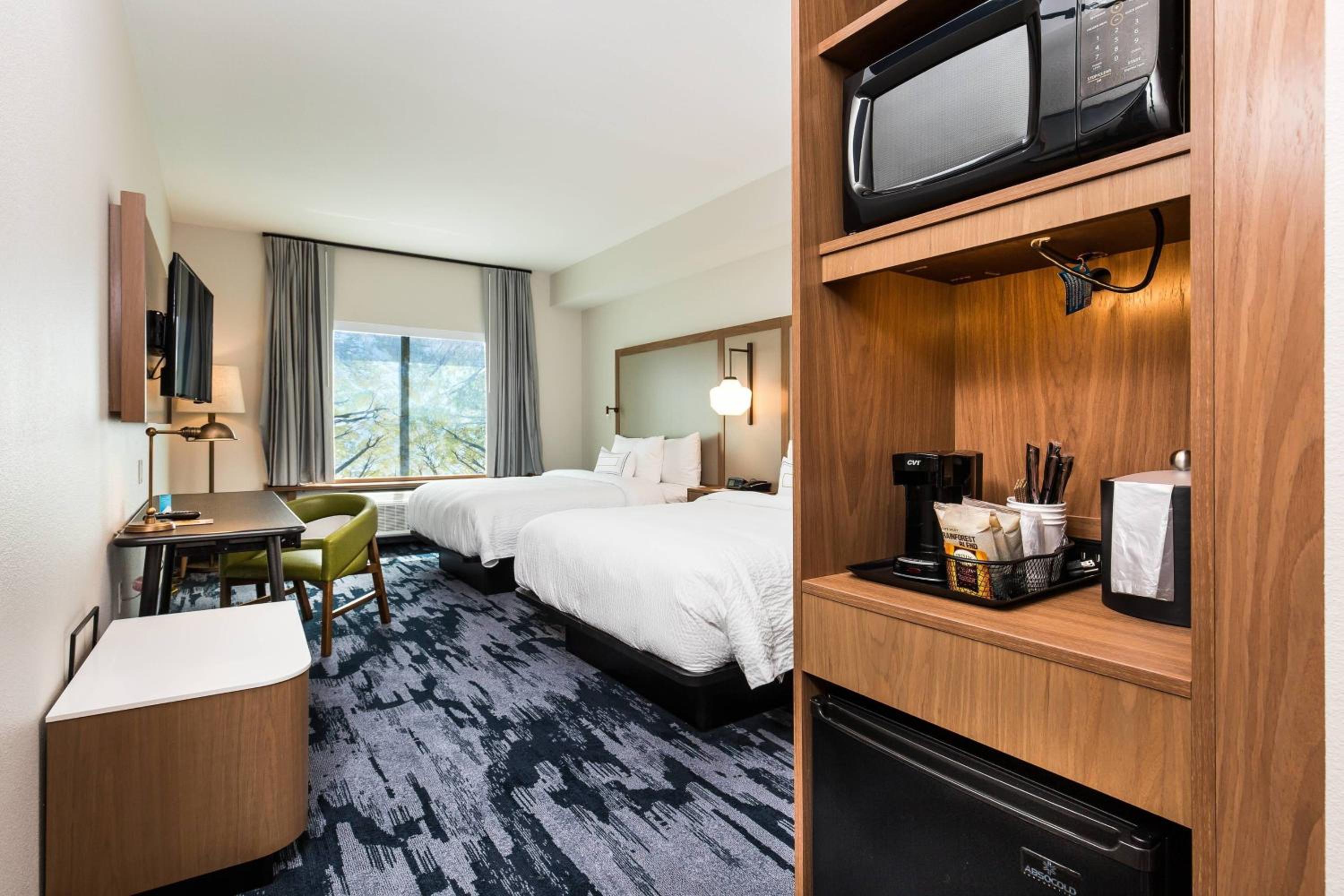 Queen Room with Two Queen Beds and Bathtub - Mobility Access/Hearing Accessible photo 2