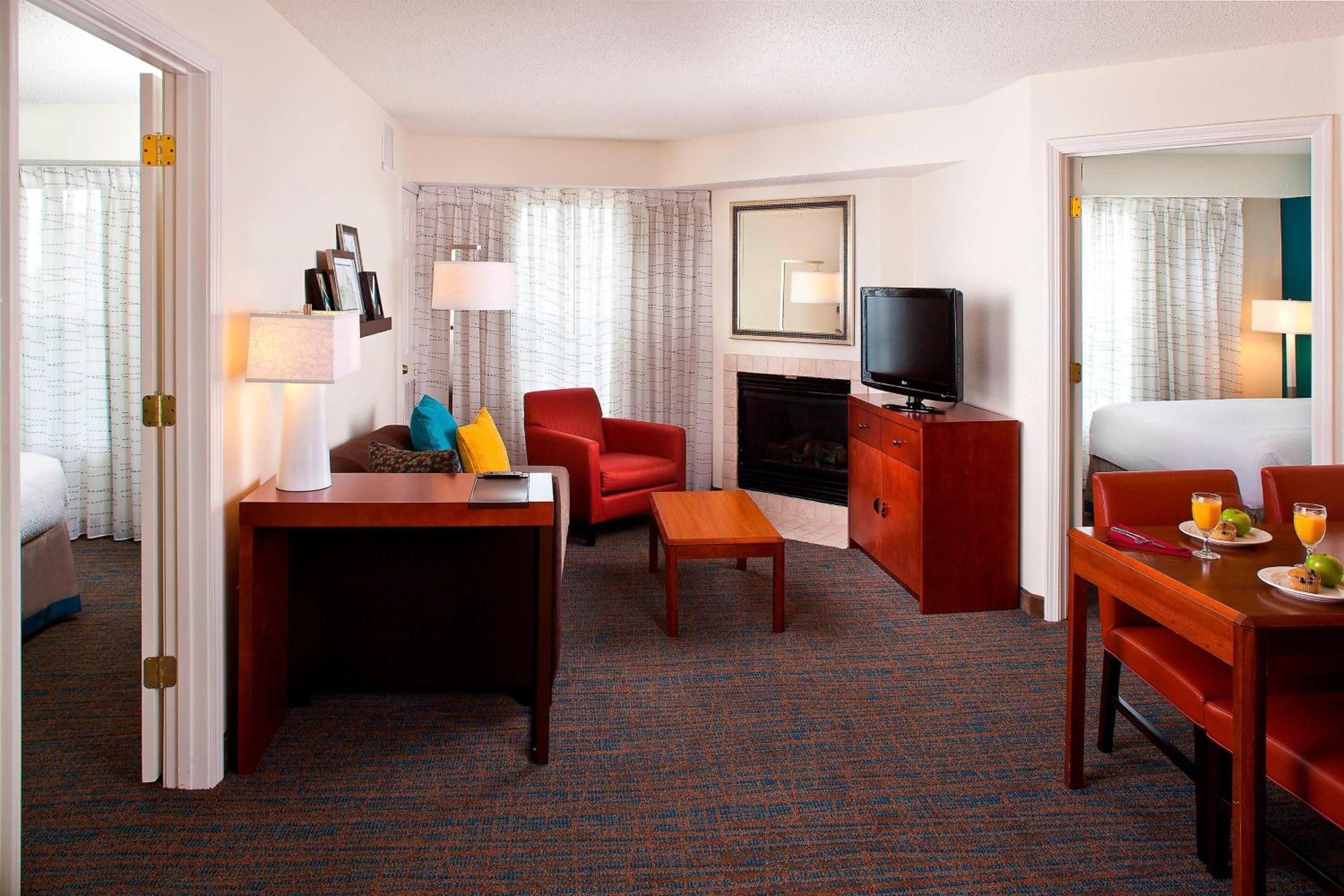 Two-Bedroom Suite with Roll-in Shower - Mobility and Hearing Accessible photo 2