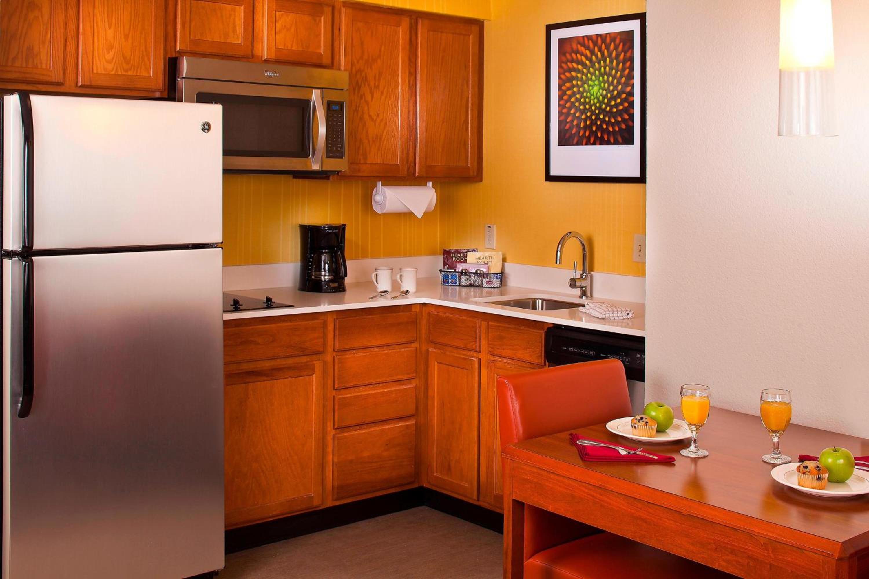 Two-Bedroom Suite with Roll-in Shower - Mobility and Hearing Accessible photo 3