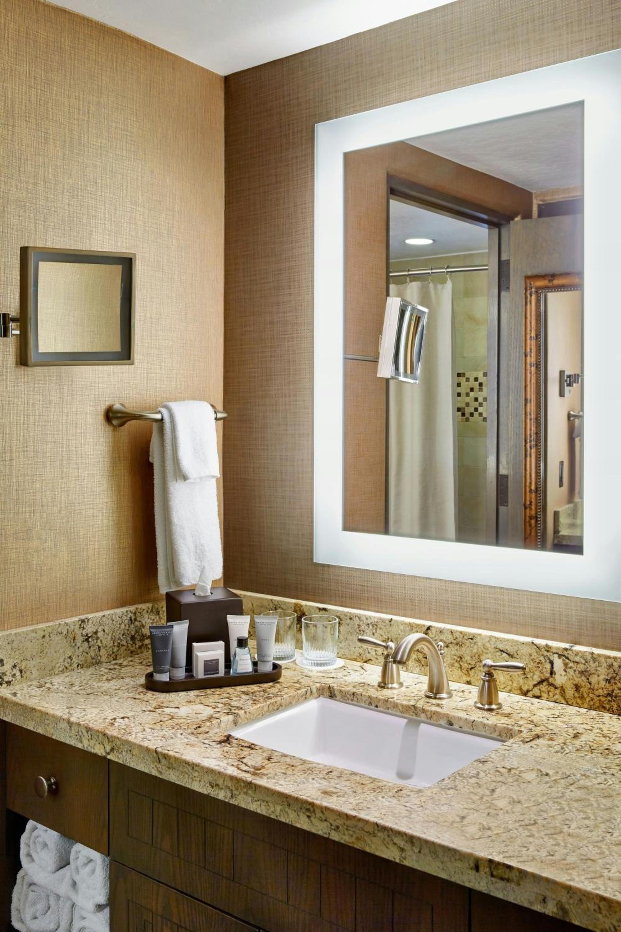 Resort Casita, Guest room, 1 King (Mobility &amp; Hearing Accessible w/ Tub) - Photo 6