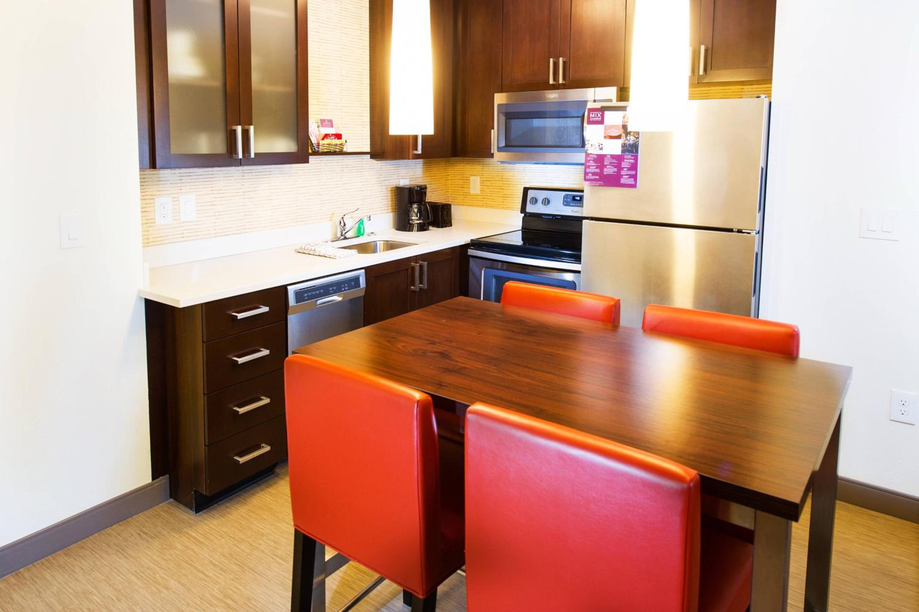Two-Bedroom Suite - Hearing Accessible photo 3