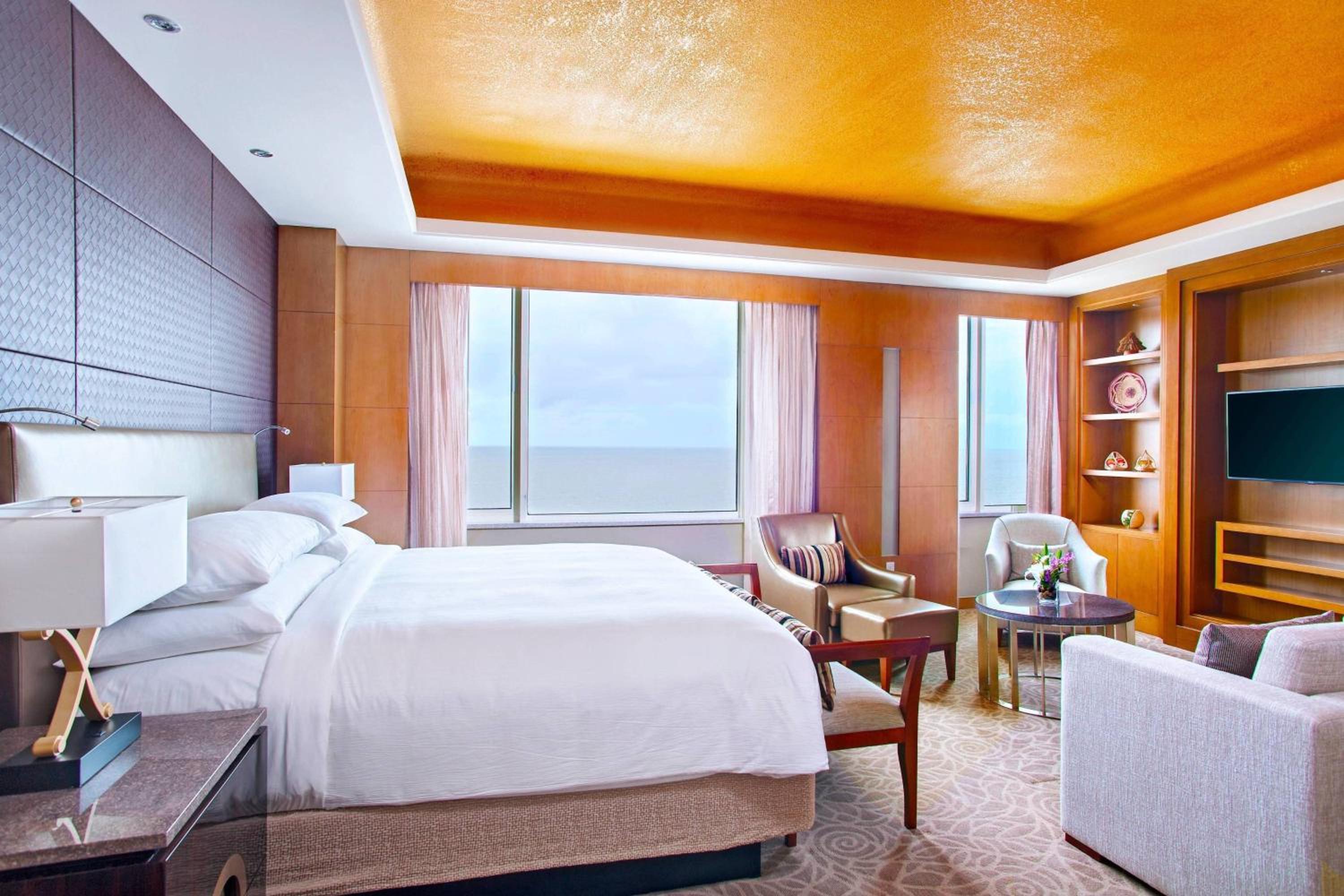 Executive level, Presidential Suite, 1 King, City view