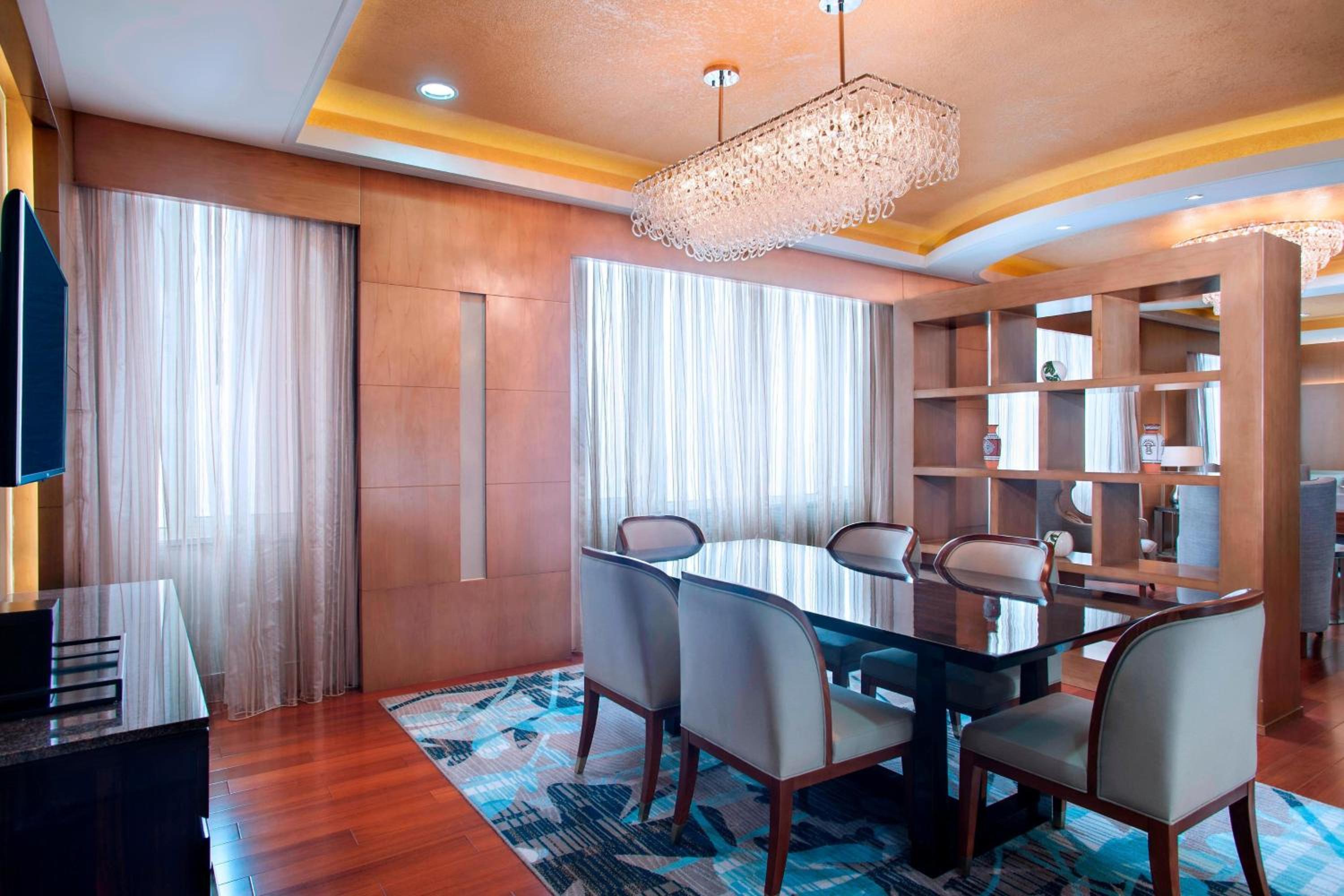 Executive level, Presidential Suite, 1 King, City view photo 3