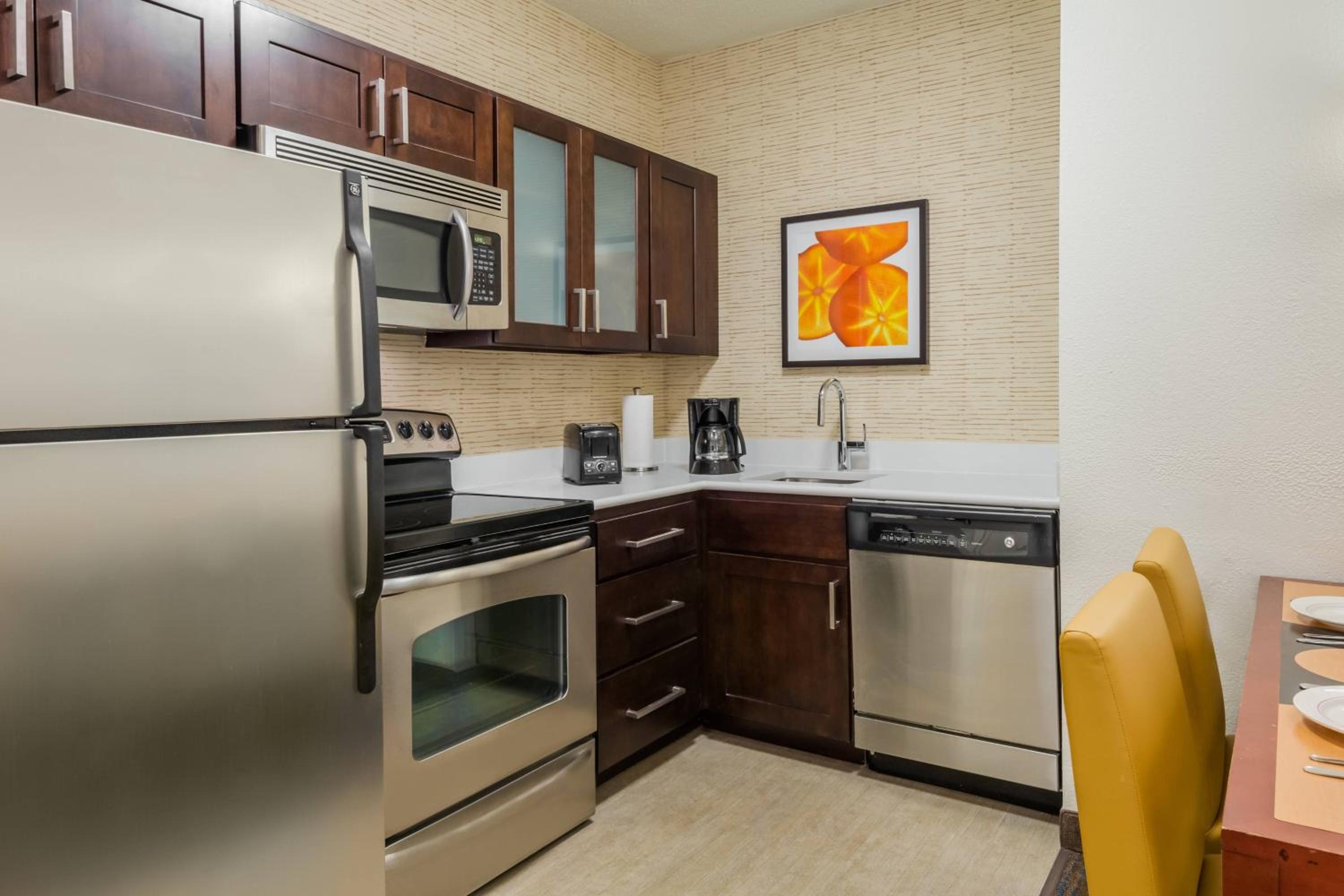 Two-Bedroom Suite with Fireplace photo 3