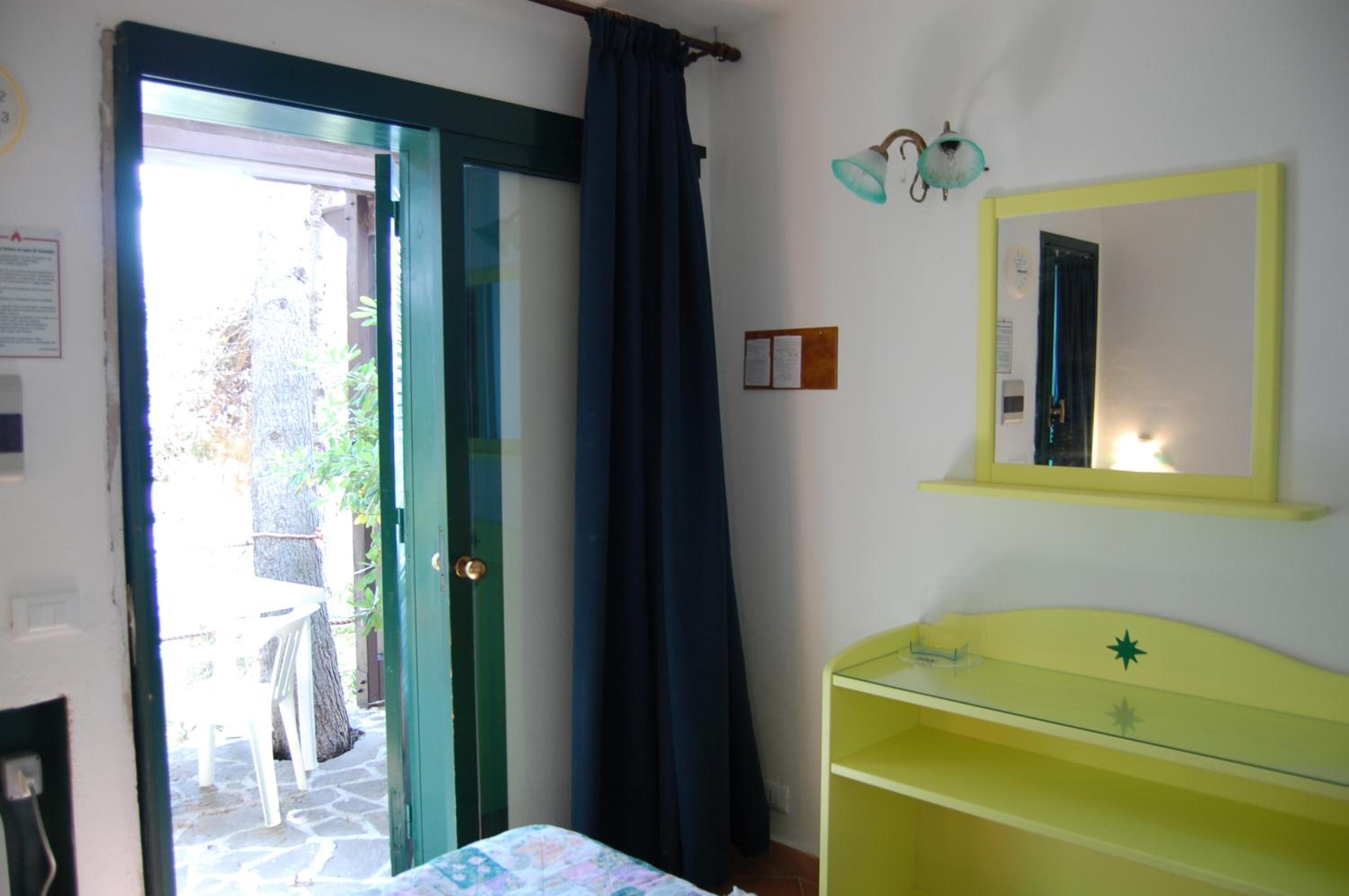 Economy Double Room - Photo 7