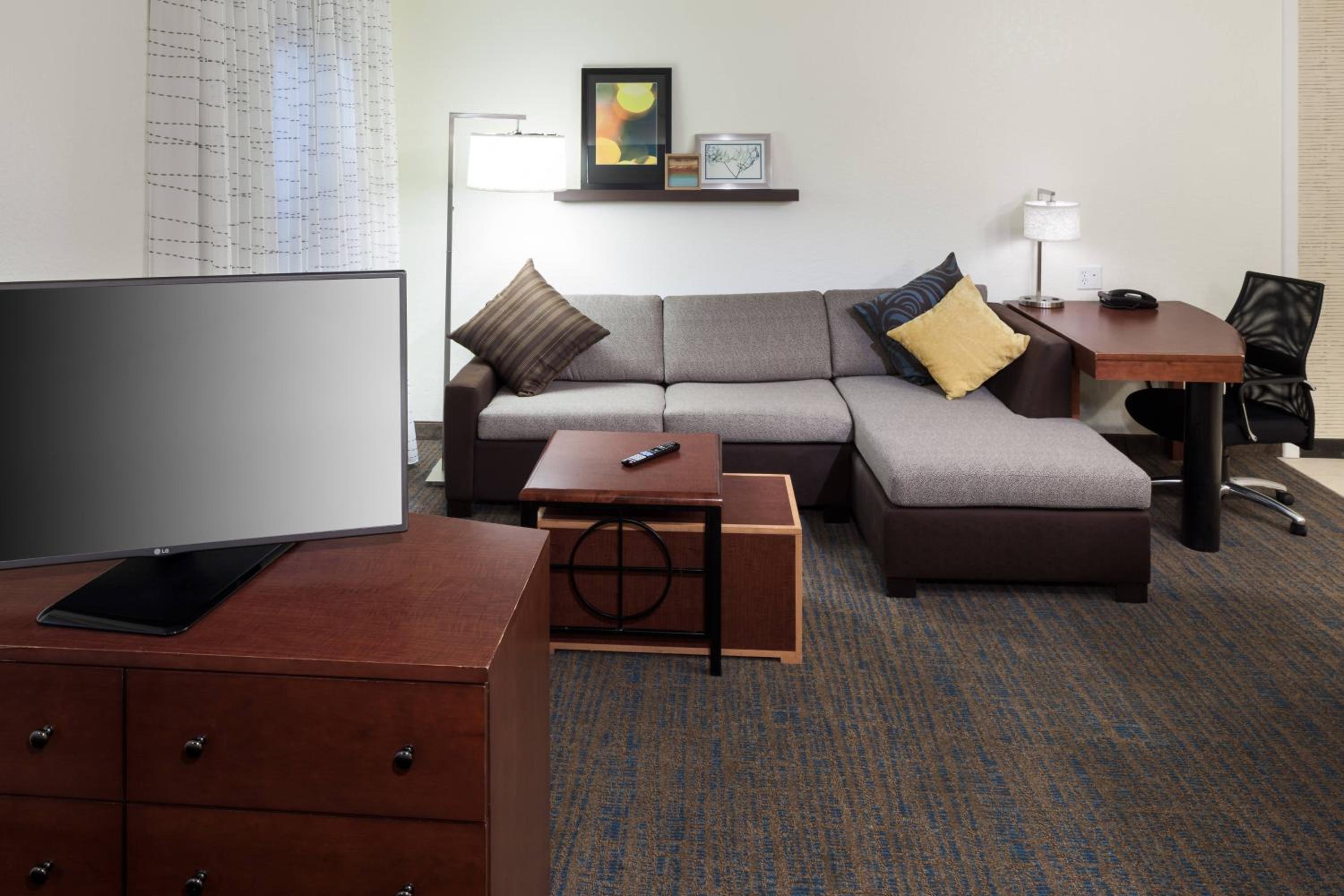 King Studio with Sofa Bed - Hearing Accessible photo 2