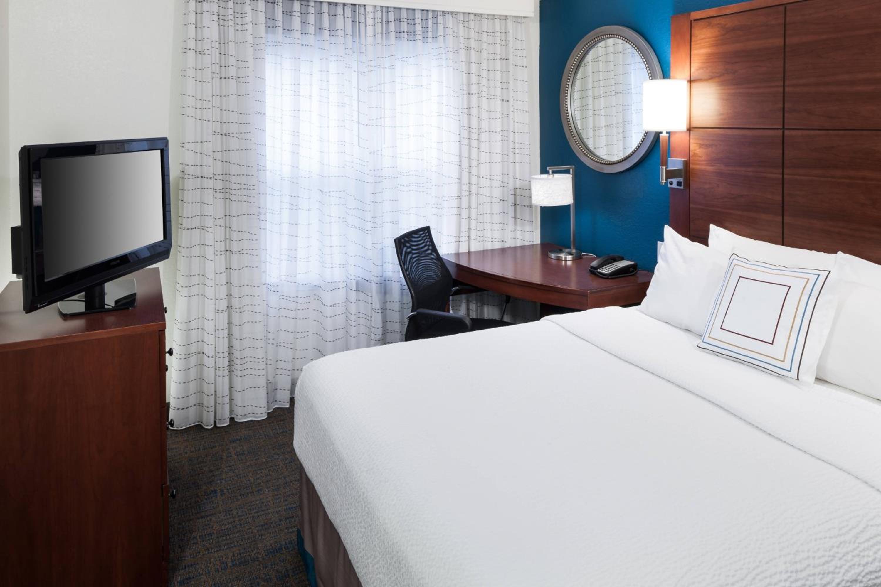 Two-Bedroom Suite with Roll-in Shower - Mobility and Hearing Accessible
