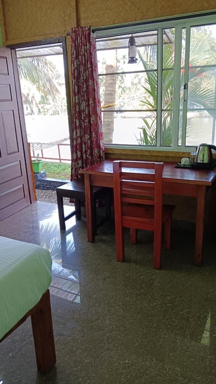 Single Room with Lake View photo 1