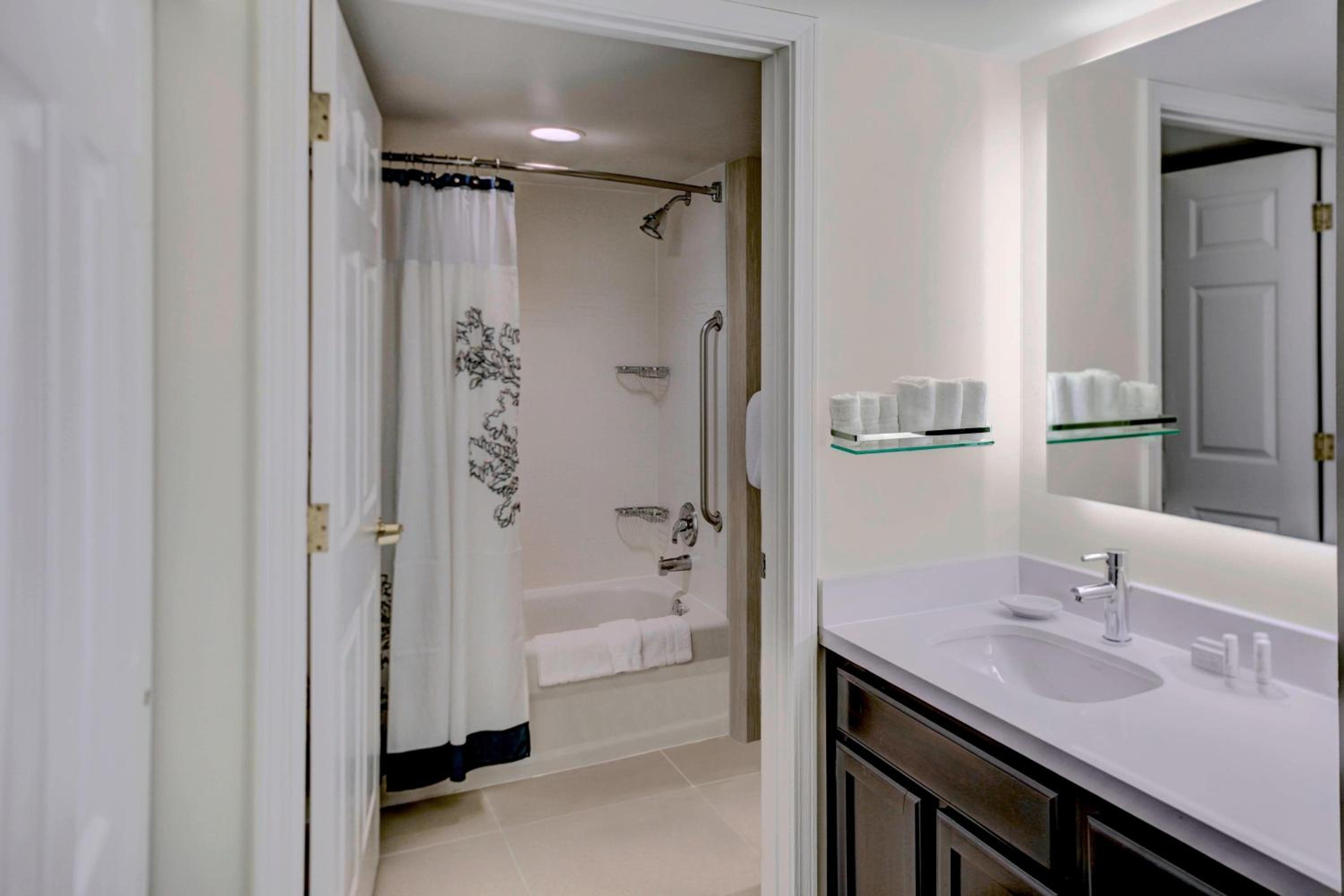 Two-Bedroom Suite with Two King Beds - Hearing Accessible