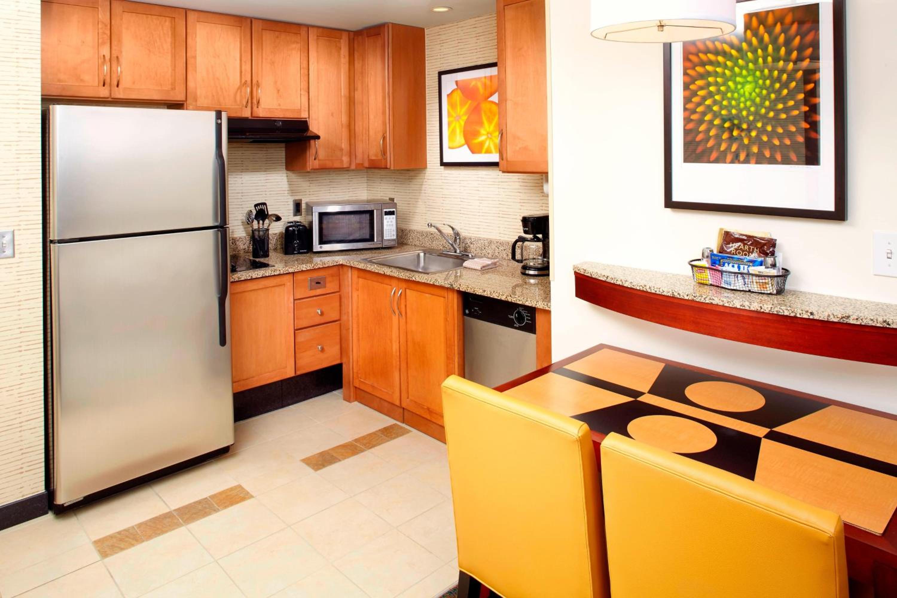 One-Bedroom Queen Suite with Sofa Bed and Roll-in Shower - Mobility and Hearing Accessible photo 2