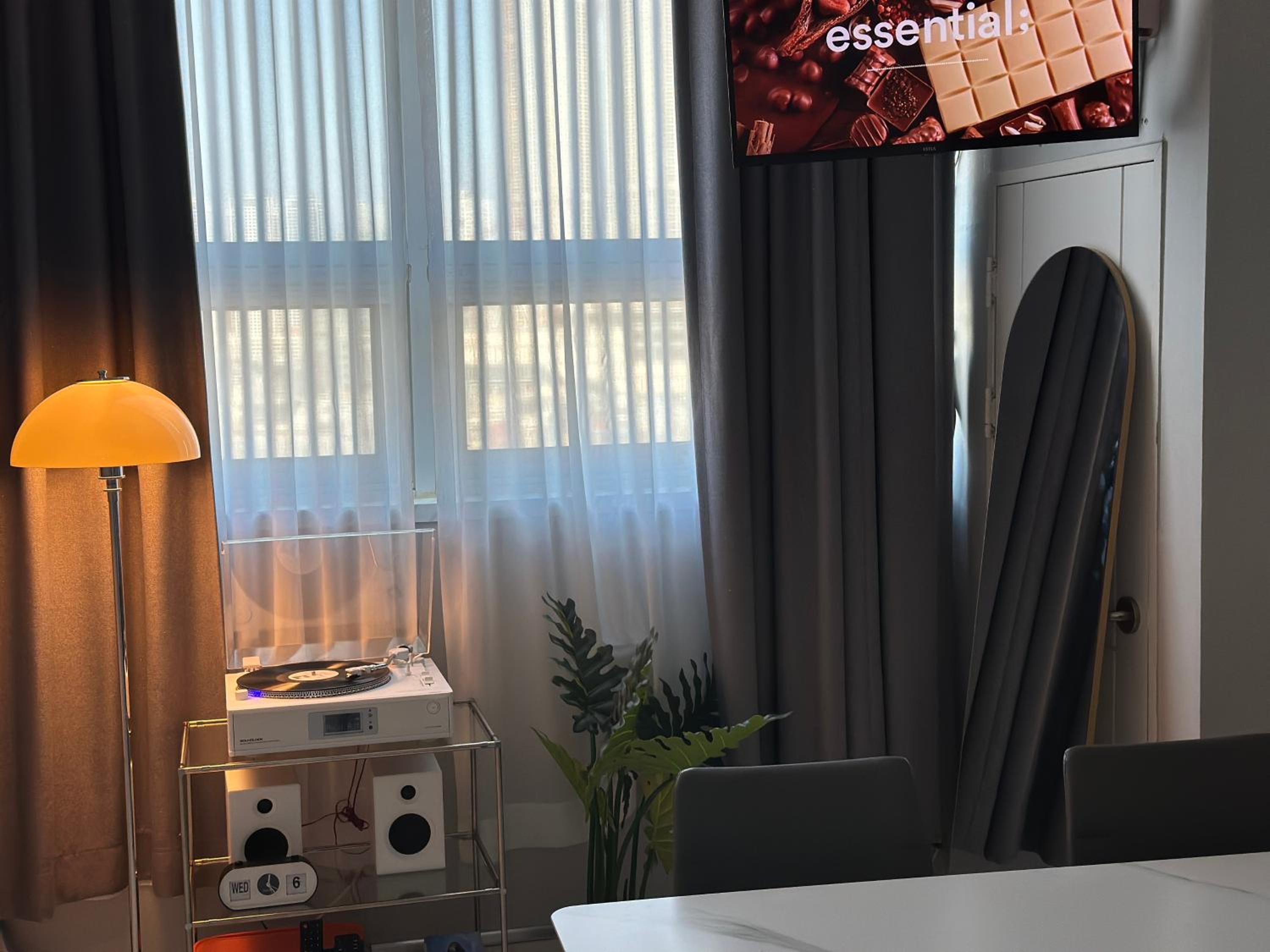 One-Bedroom Apartment with City View