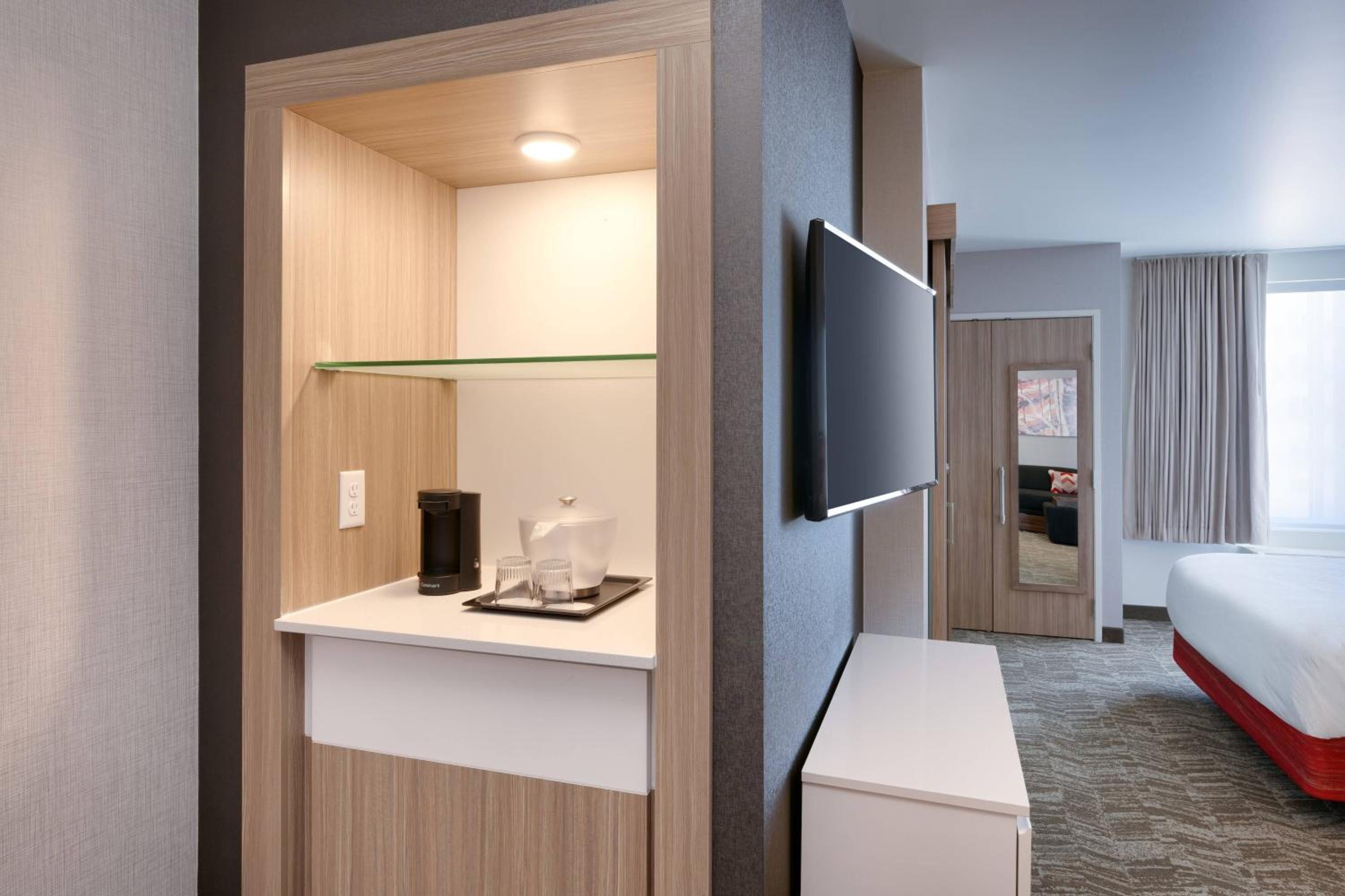 King Suite with Tub - Mobility Accessible - Photo 6
