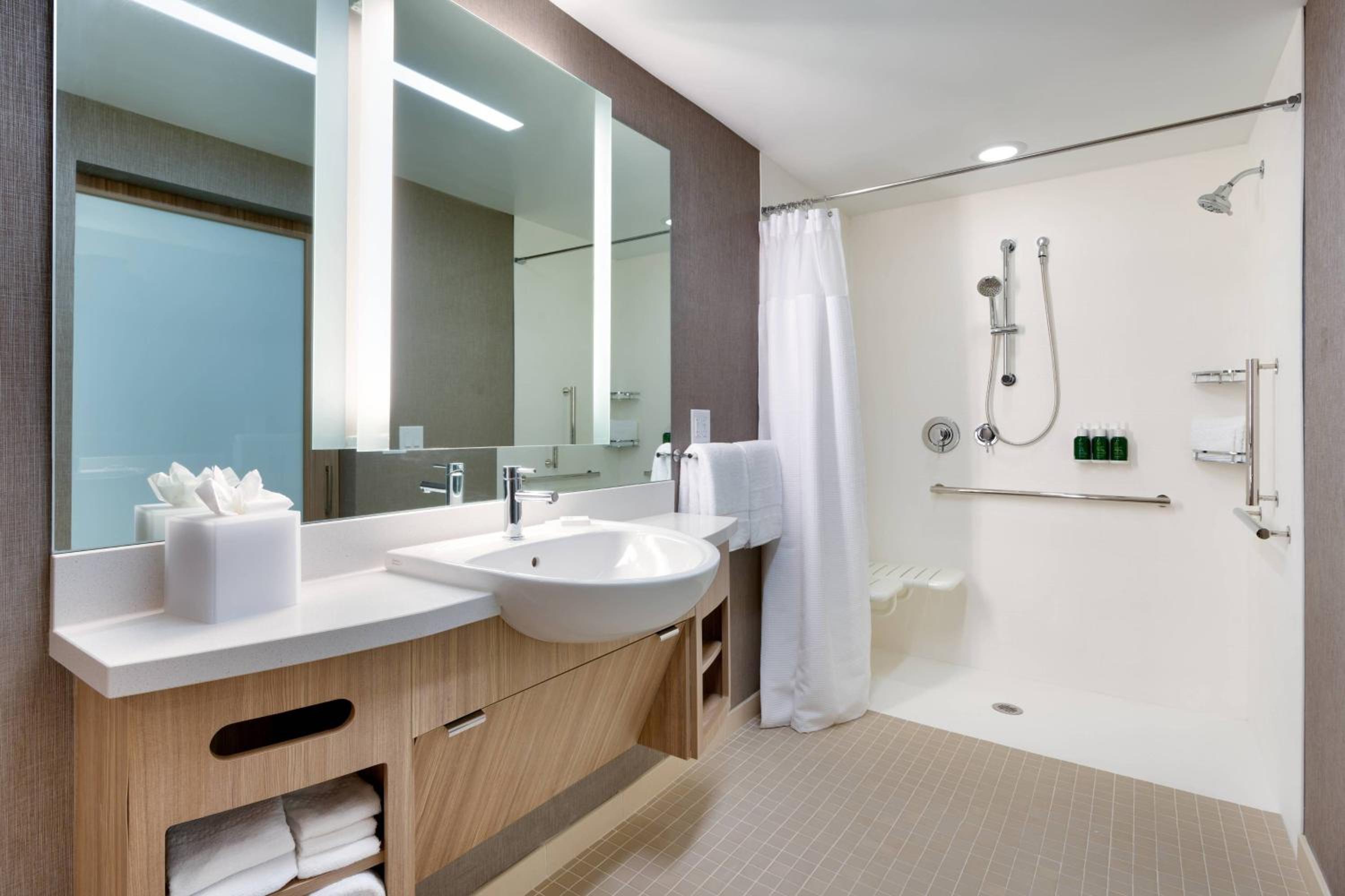 King Suite - Hearing Accessible - Photo 10