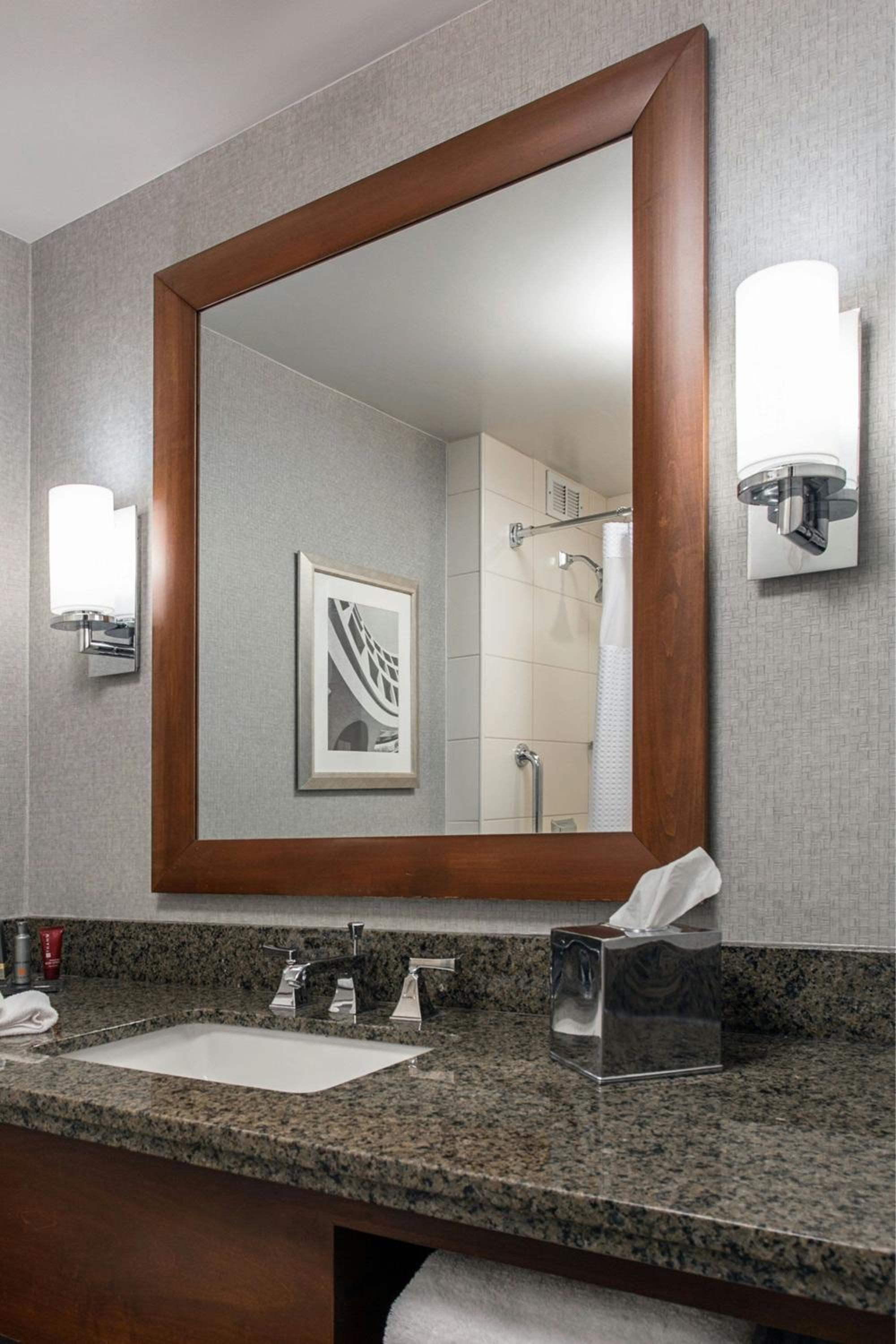 King Room with Club Lounge Access - Hearing Accessible/High Floor - Photo 2